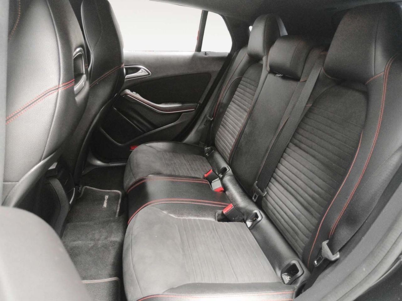 Mercedes-Benz CLA 200 d - foto 10