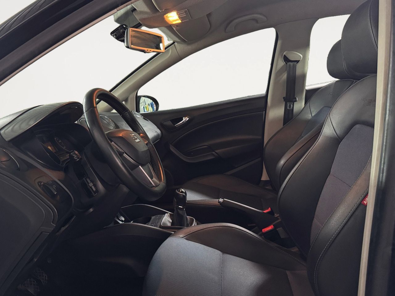 SEAT Ibiza 1.6 TDI CR Style Tech - foto 9