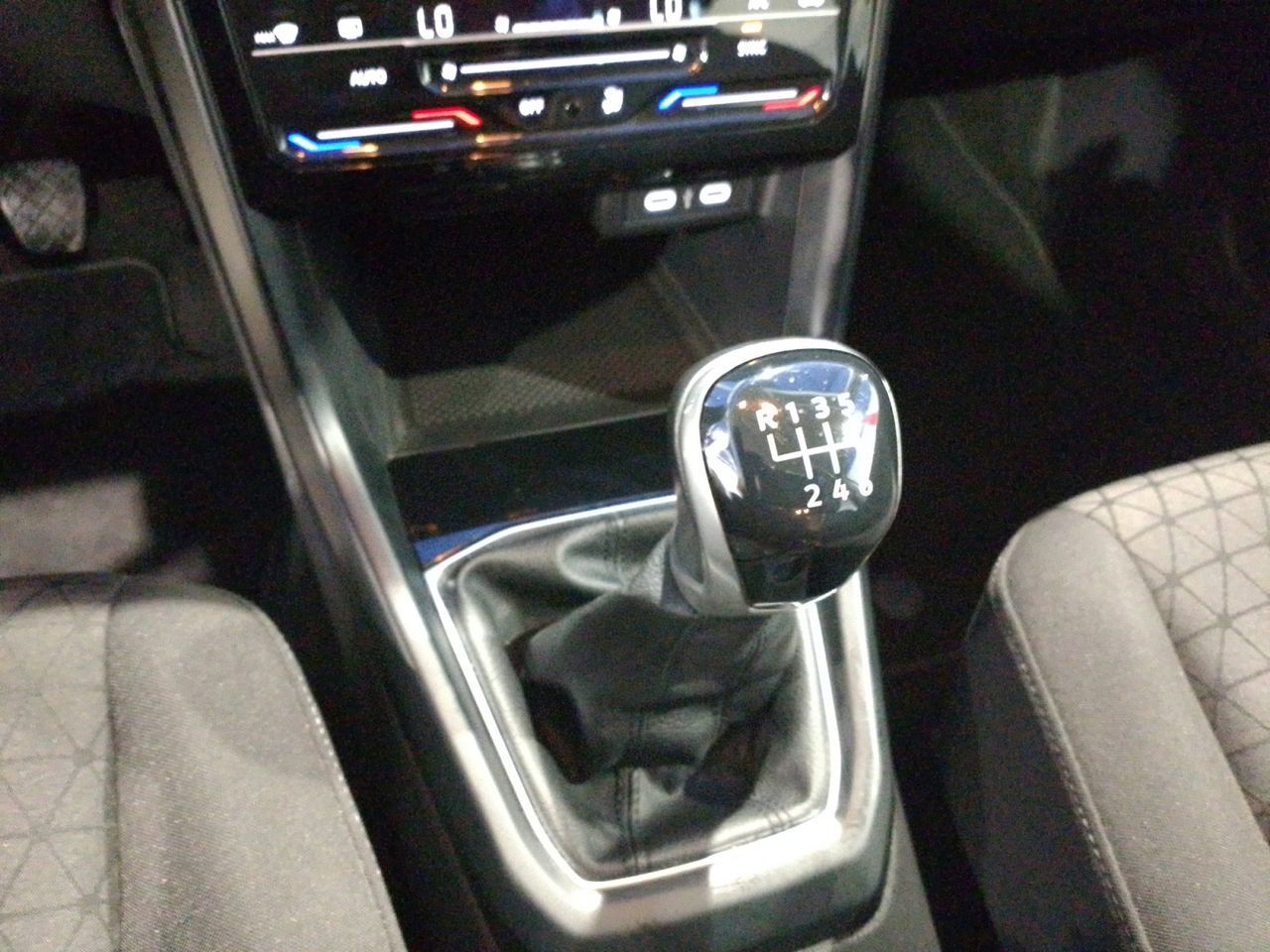 Volkswagen T-Cross Advance 1.0 TSI - foto 12
