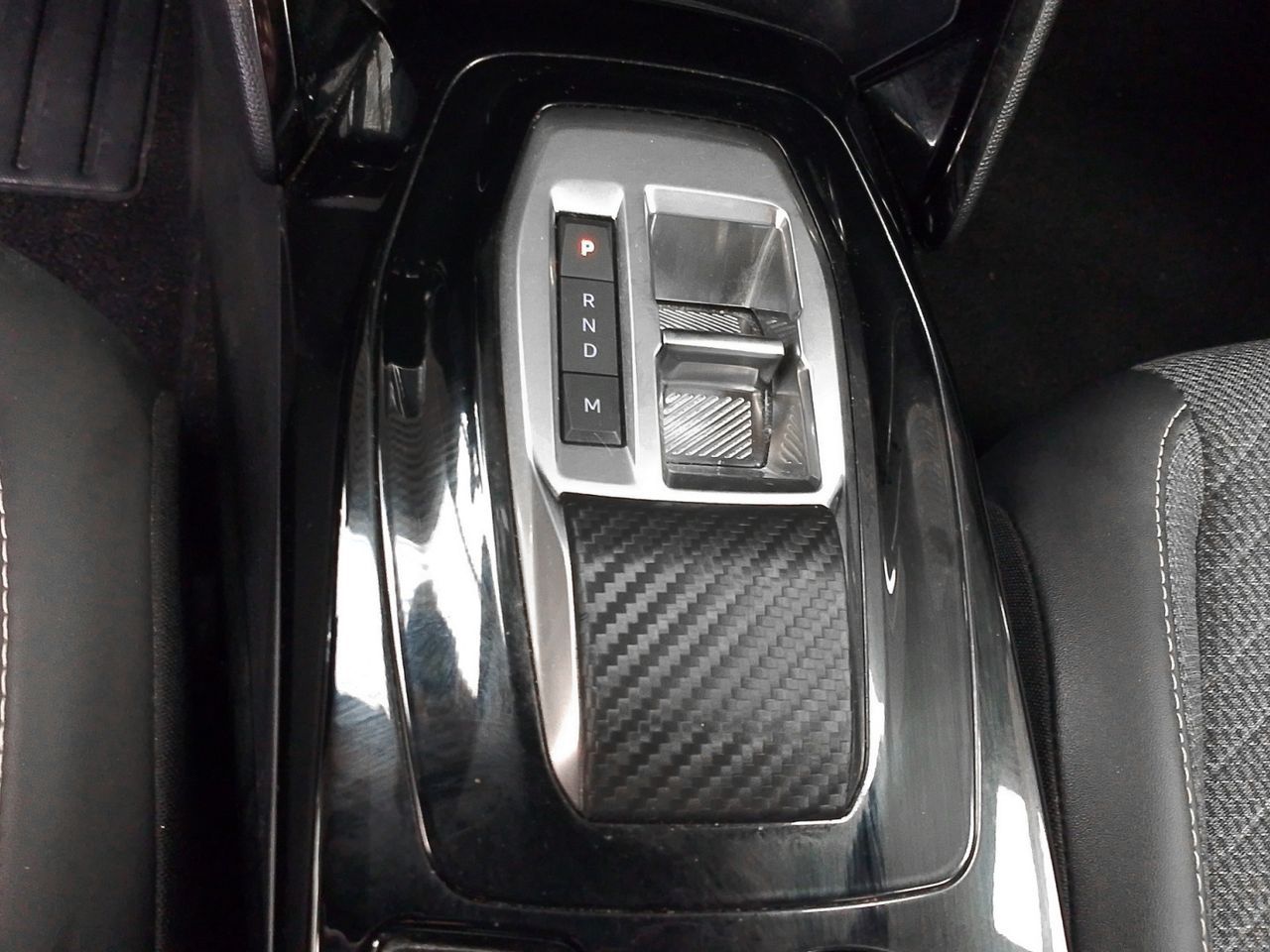 Peugeot 2008 PureTech 130 Allure EAT8 - foto 12
