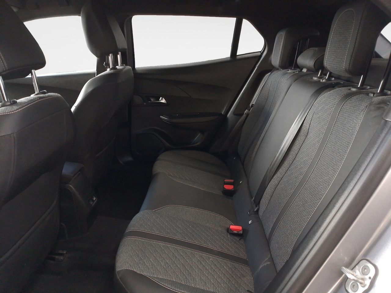 Peugeot 2008 PureTech 130 Allure EAT8 - foto 9