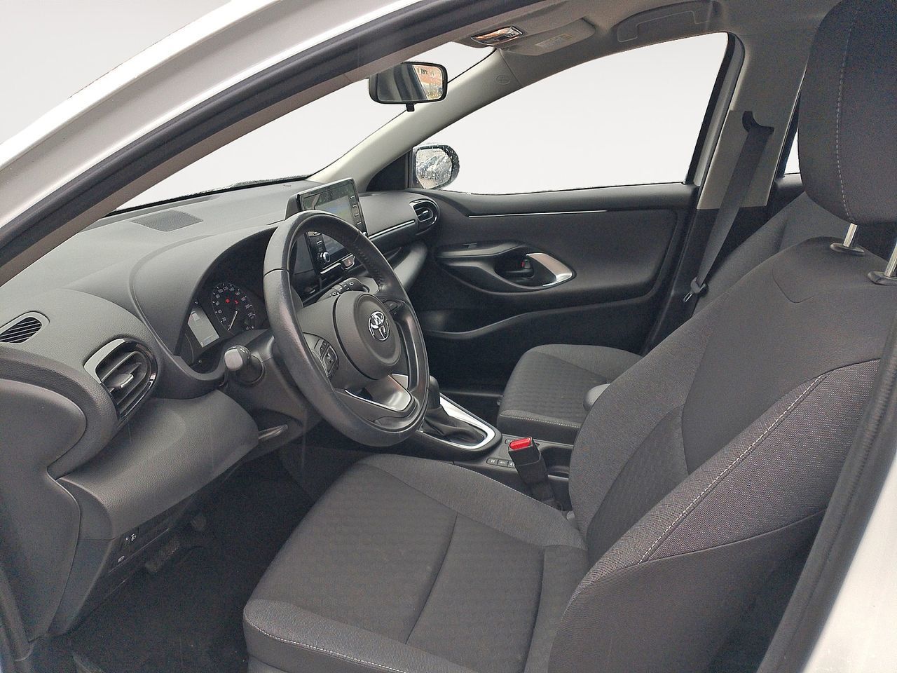 Toyota Yaris 120H Business Plus - foto 9