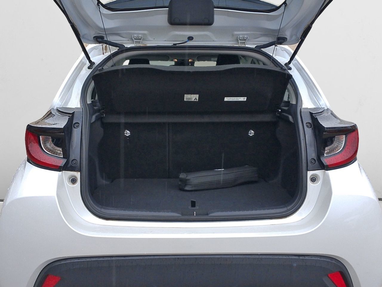 Toyota Yaris 120H Business Plus - foto 12