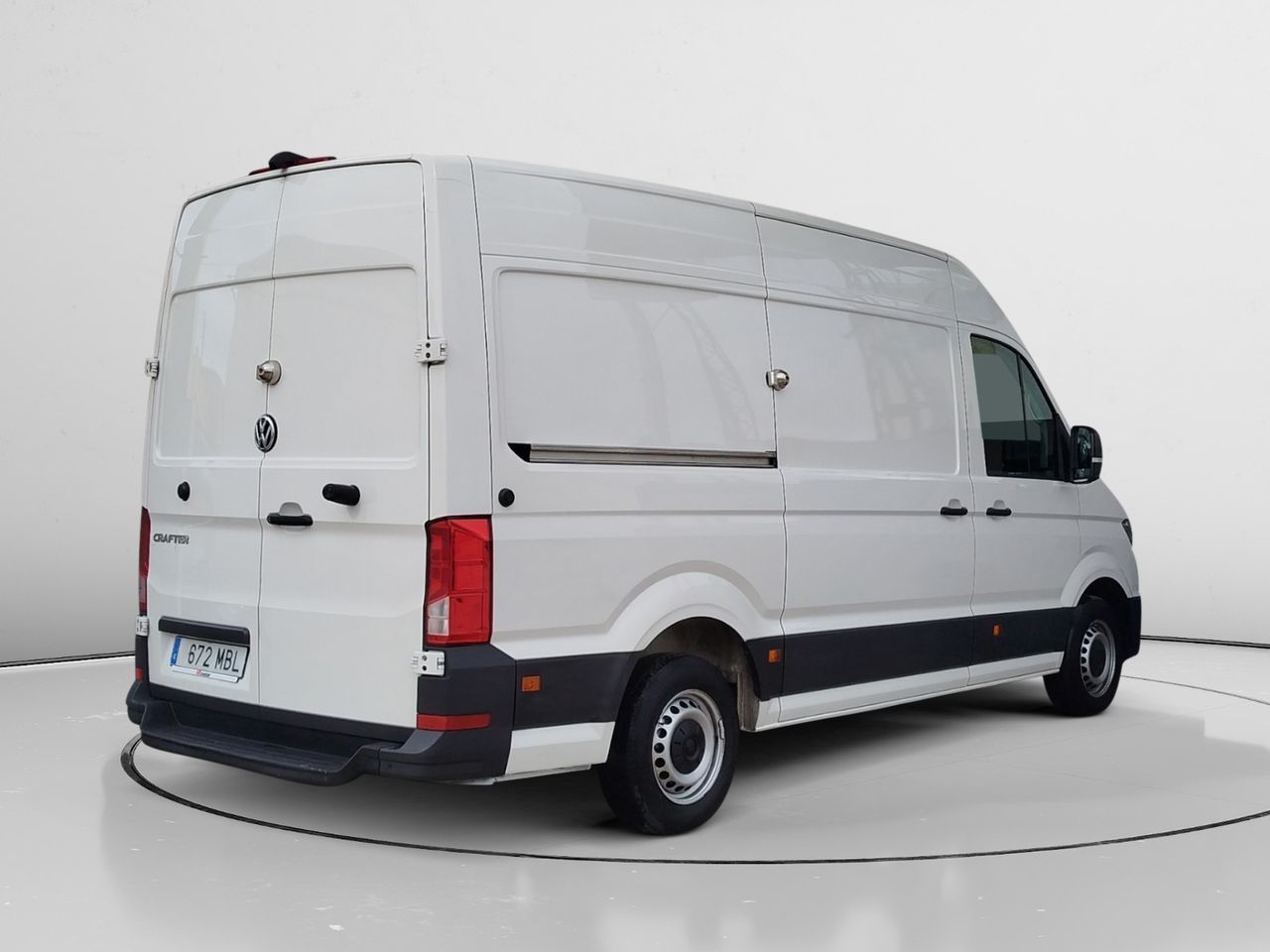 Volkswagen Crafter 35 Furgón Batalla Media L3H2 2.0 TDI - foto 2