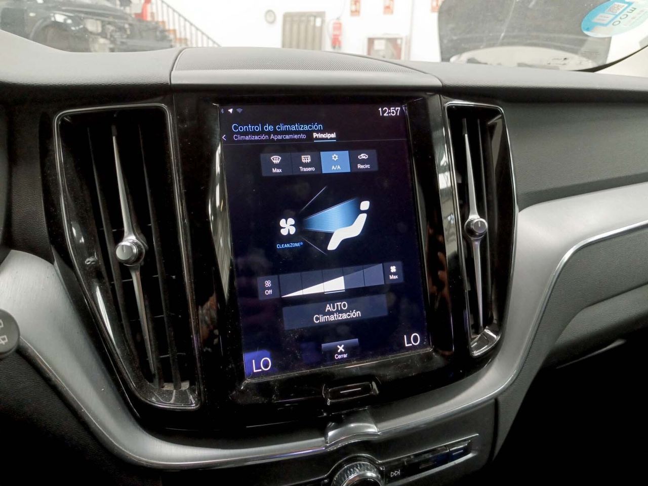 Volvo XC60 B4 D Momentum Pro - foto 21