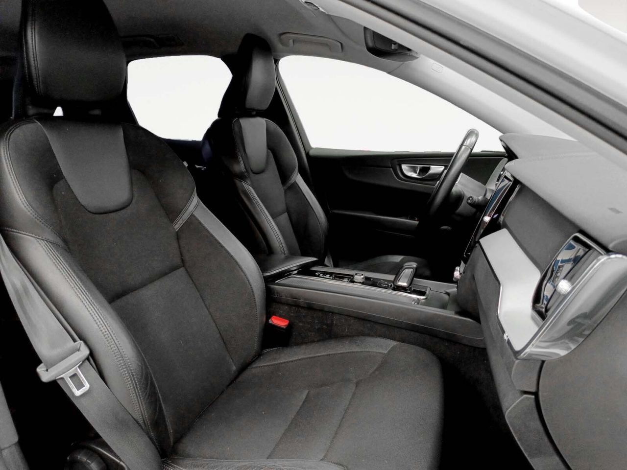 Volvo XC60 B4 D Momentum Pro - foto 11