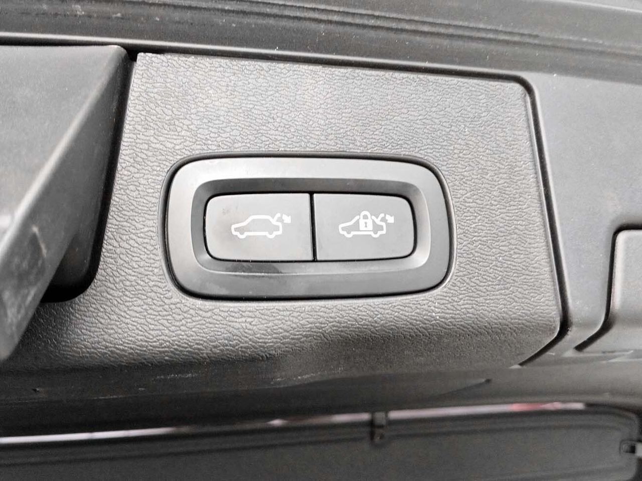 Volvo XC60 B4 D Momentum Pro - foto 13