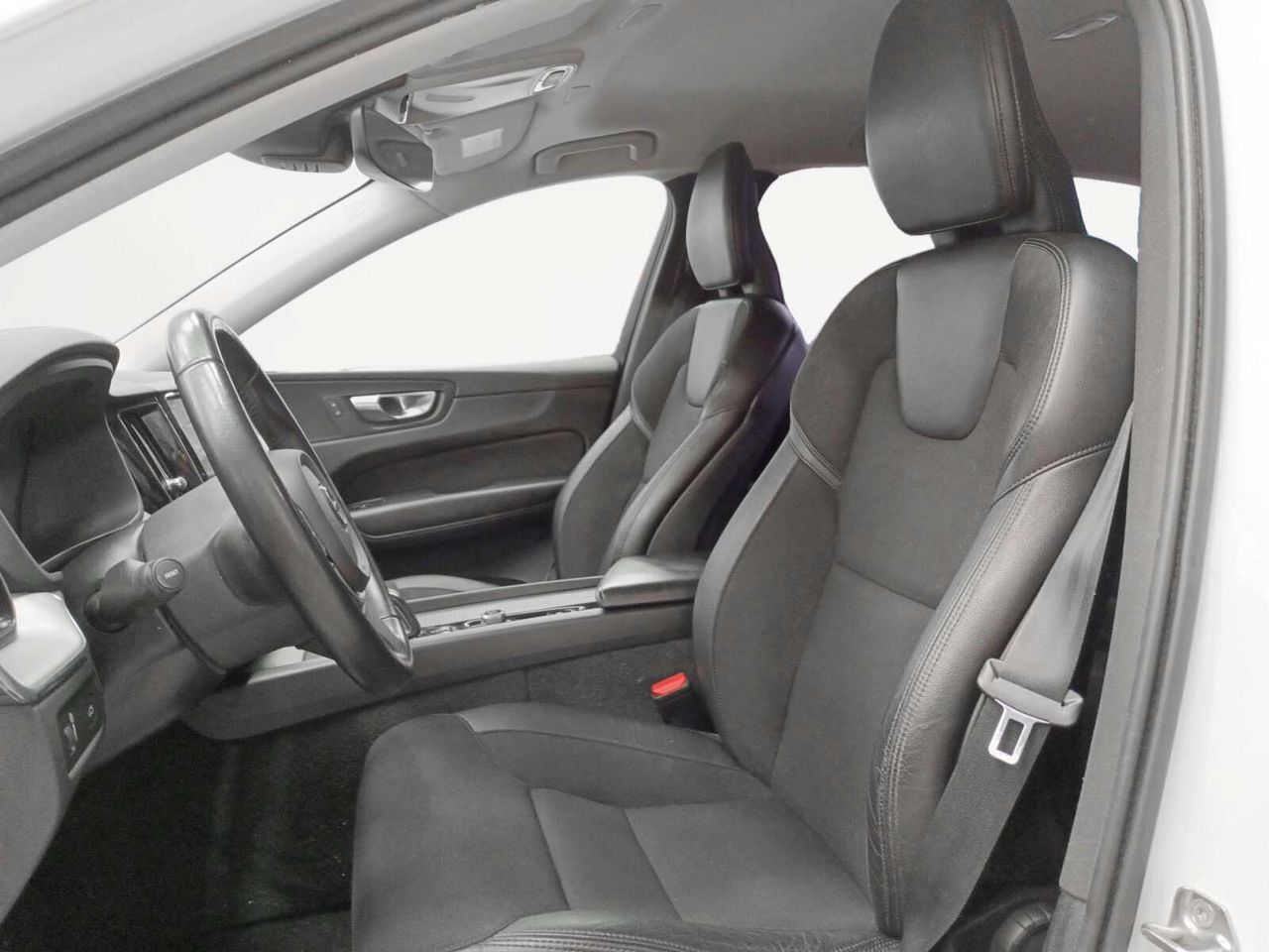 Volvo XC60 B4 D Momentum Pro - foto 9
