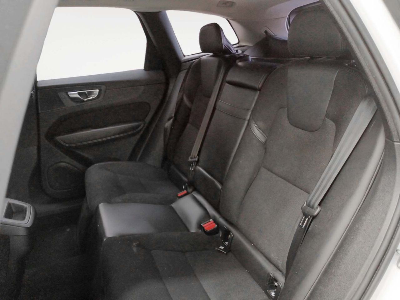 Volvo XC60 B4 D Momentum Pro - foto 10