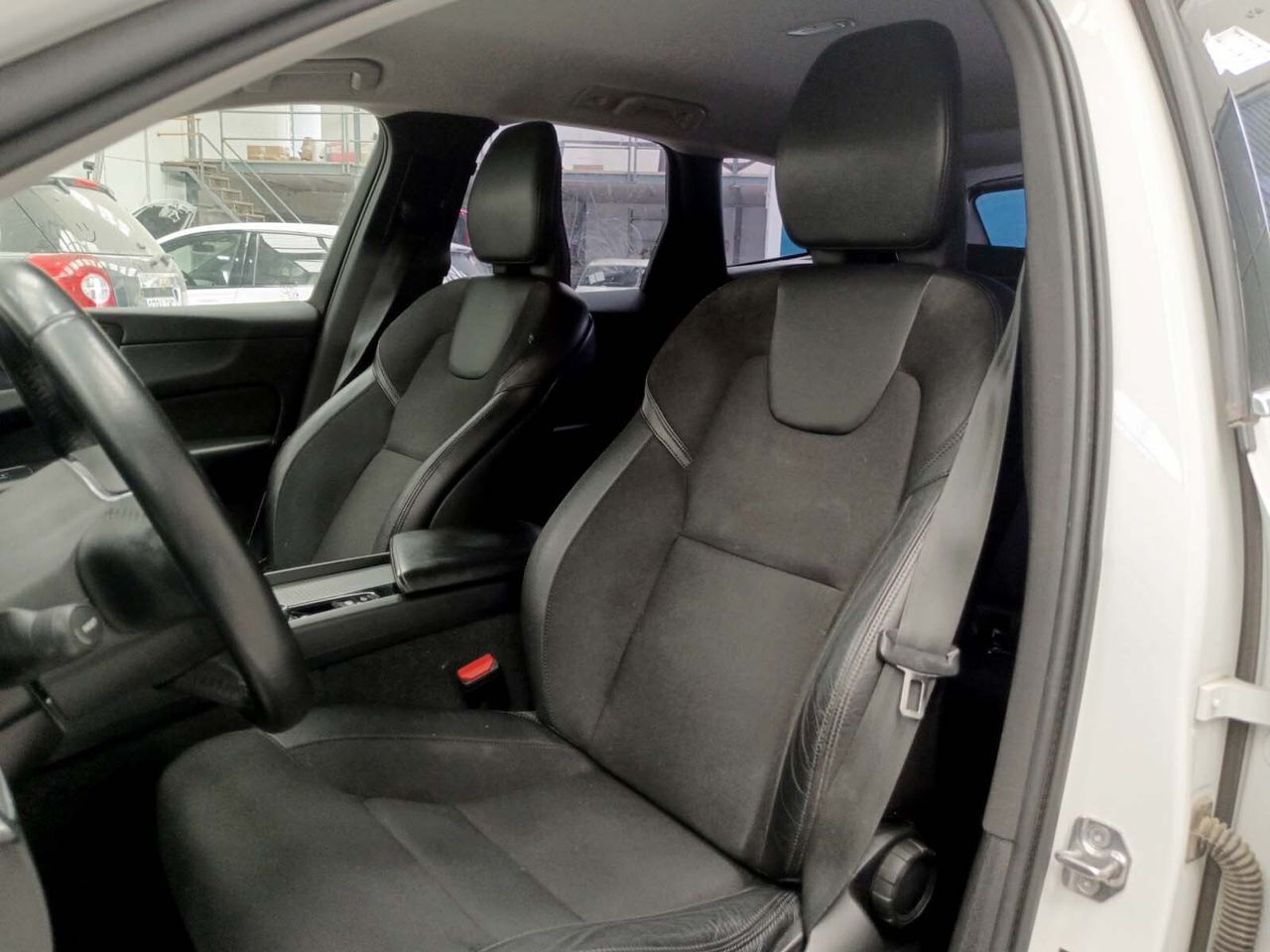 Volvo XC60 B4 D Momentum Pro - foto 22