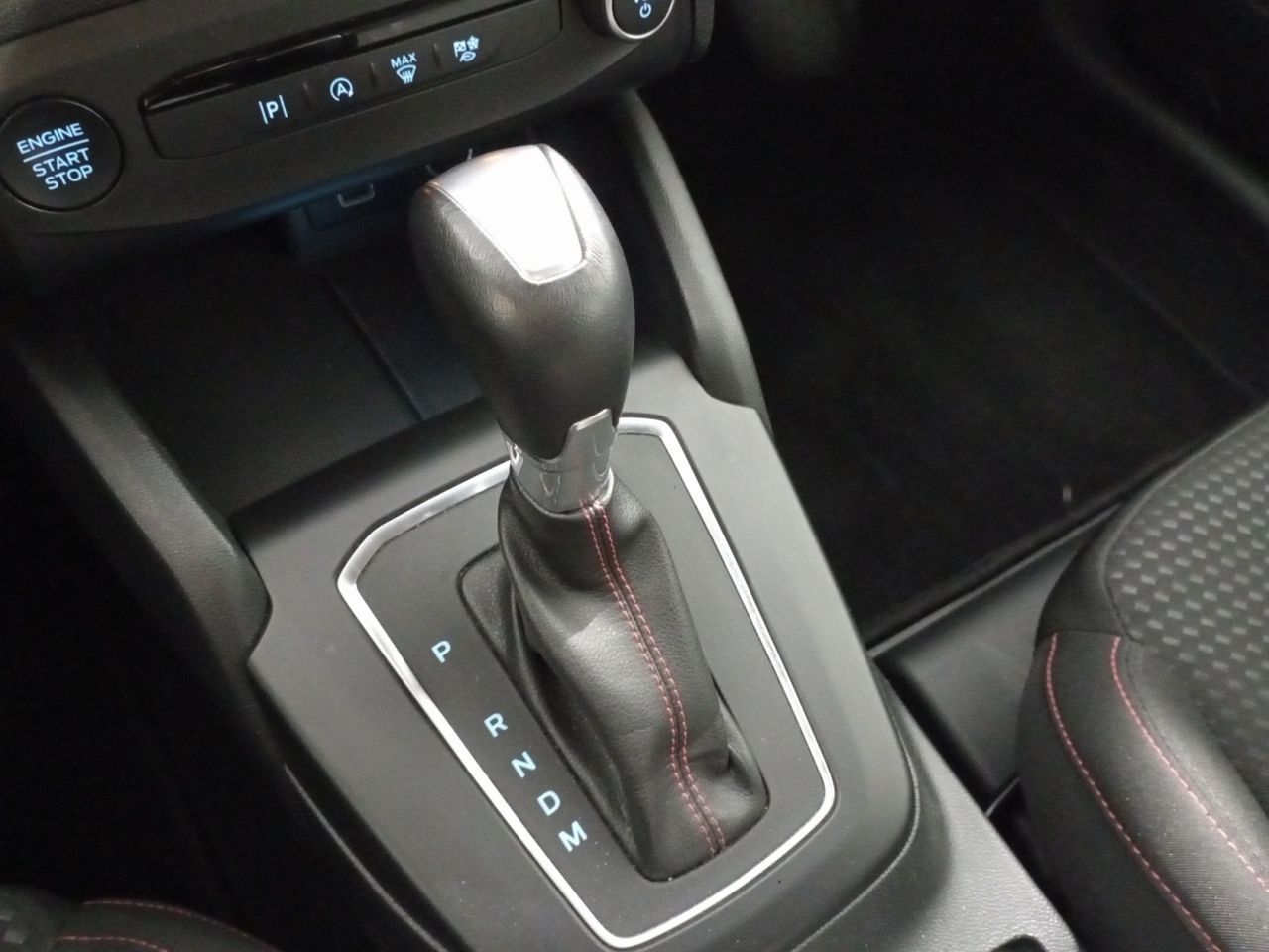 Ford Focus 1.0 EcoBoost MHEV ST-Line - foto 13