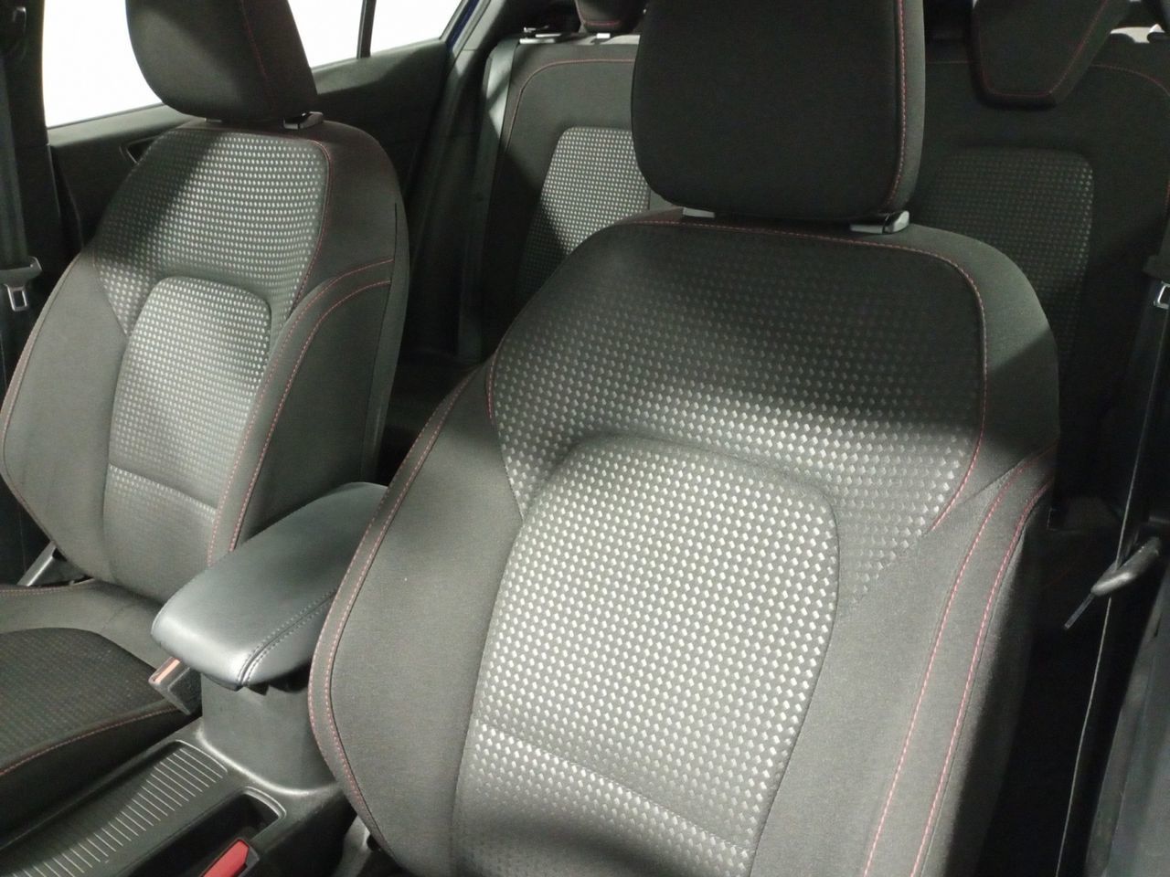 Ford Focus 1.0 EcoBoost MHEV ST-Line - foto 21