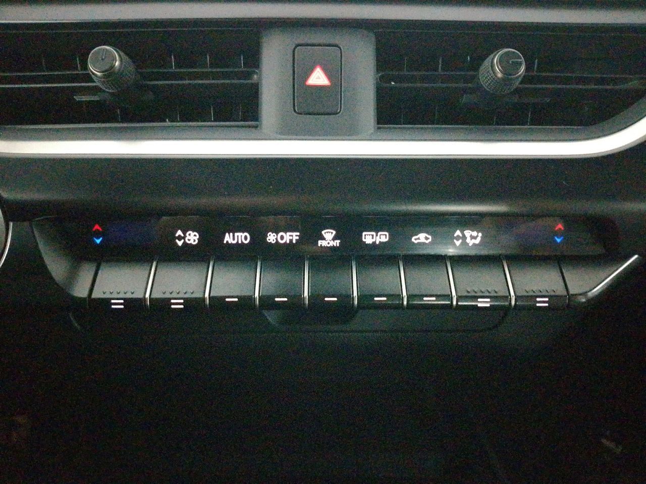 Lexus UX 250h Business 2WD - foto 19