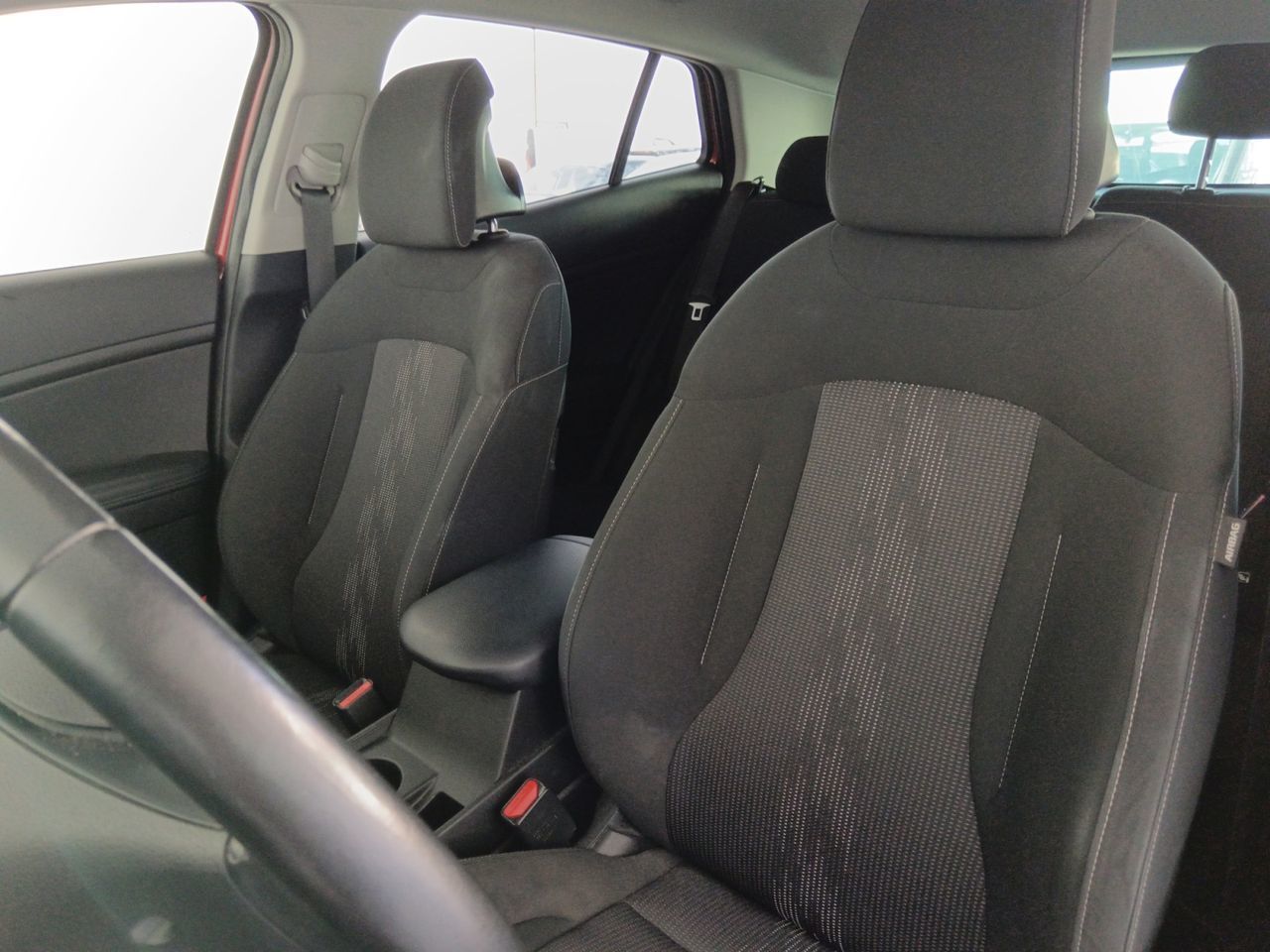 Kia Sportage 1.6 T-GDi Concept 4x2 - foto 20