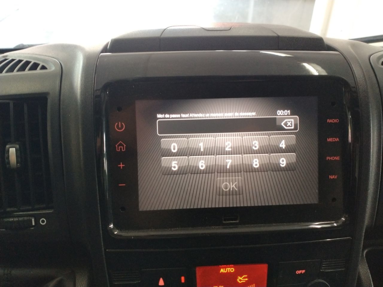 Peugeot Boxer Furgon BlueHDi 140 335 L2H2 - foto 13