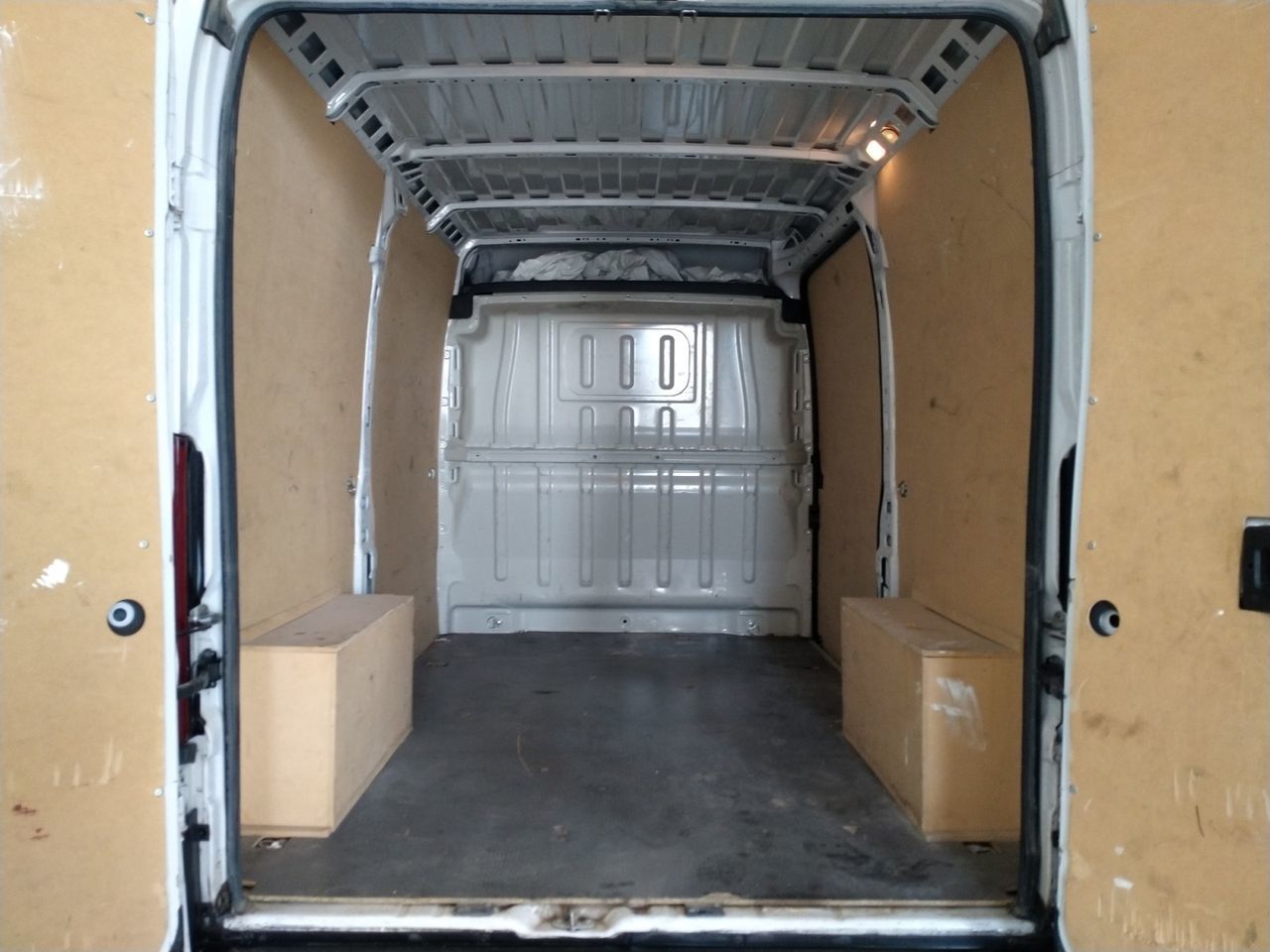 Peugeot Boxer Furgon BlueHDi 140 335 L2H2 - foto 10