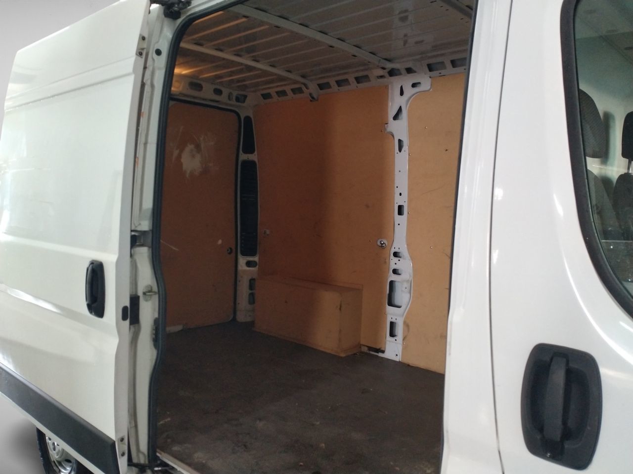 Peugeot Boxer Furgon BlueHDi 140 335 L2H2 - foto 9