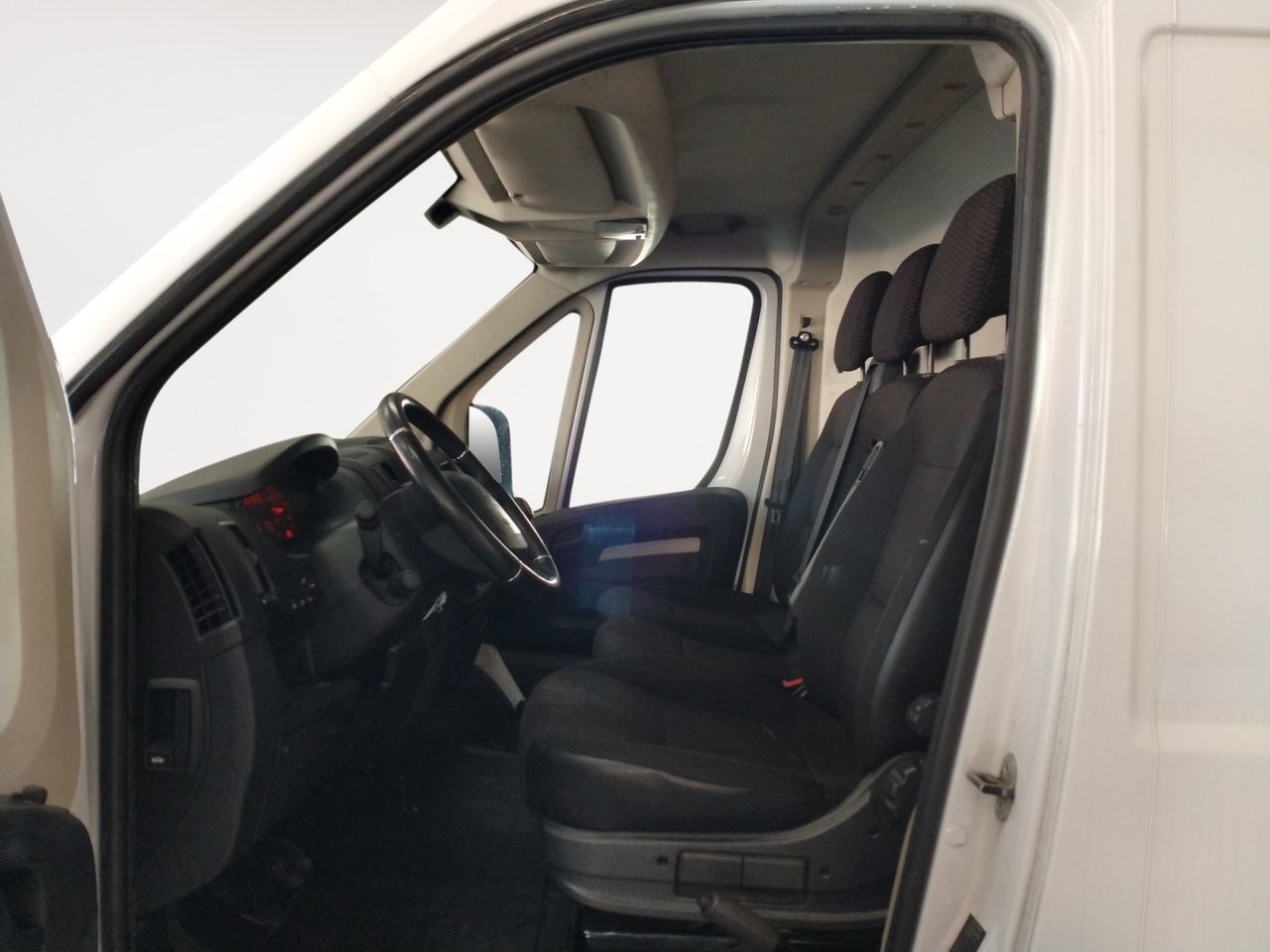 Peugeot Boxer Furgon BlueHDi 140 335 L2H2 - foto 7