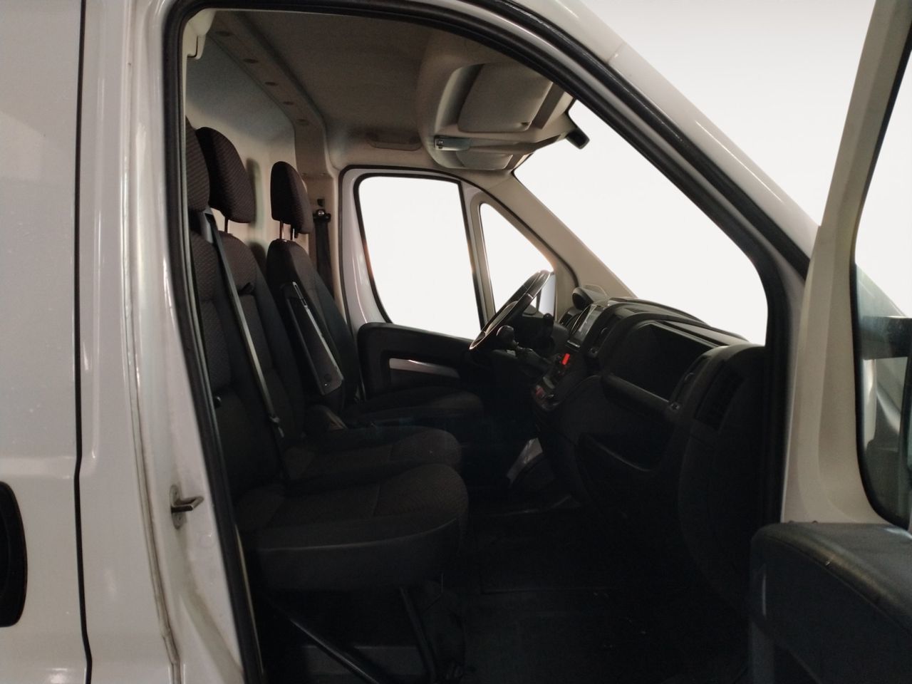 Peugeot Boxer Furgon BlueHDi 140 335 L2H2 - foto 8