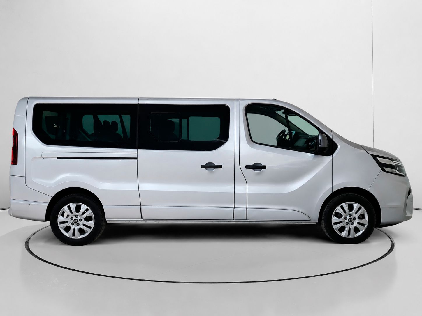 Nissan Primastar 2.0 dCi Acenta L2H1 1T - foto 2