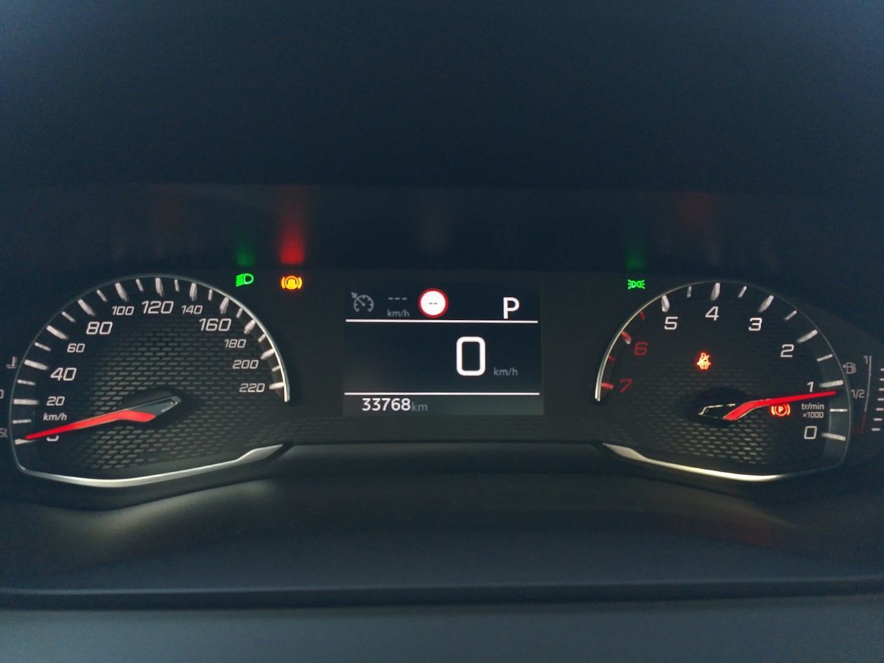 Peugeot 2008 PureTech 130 Allure EAT8 - foto 13