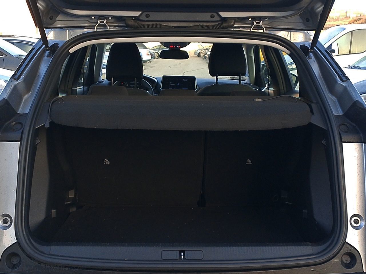 Peugeot 2008 PureTech 130 Allure EAT8 - foto 11