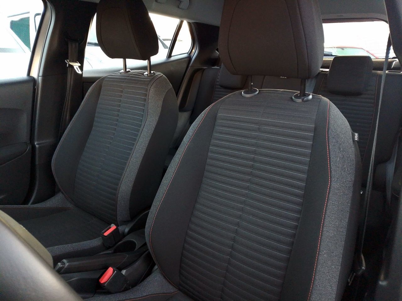 Peugeot 2008 PureTech 130 Allure EAT8 - foto 19