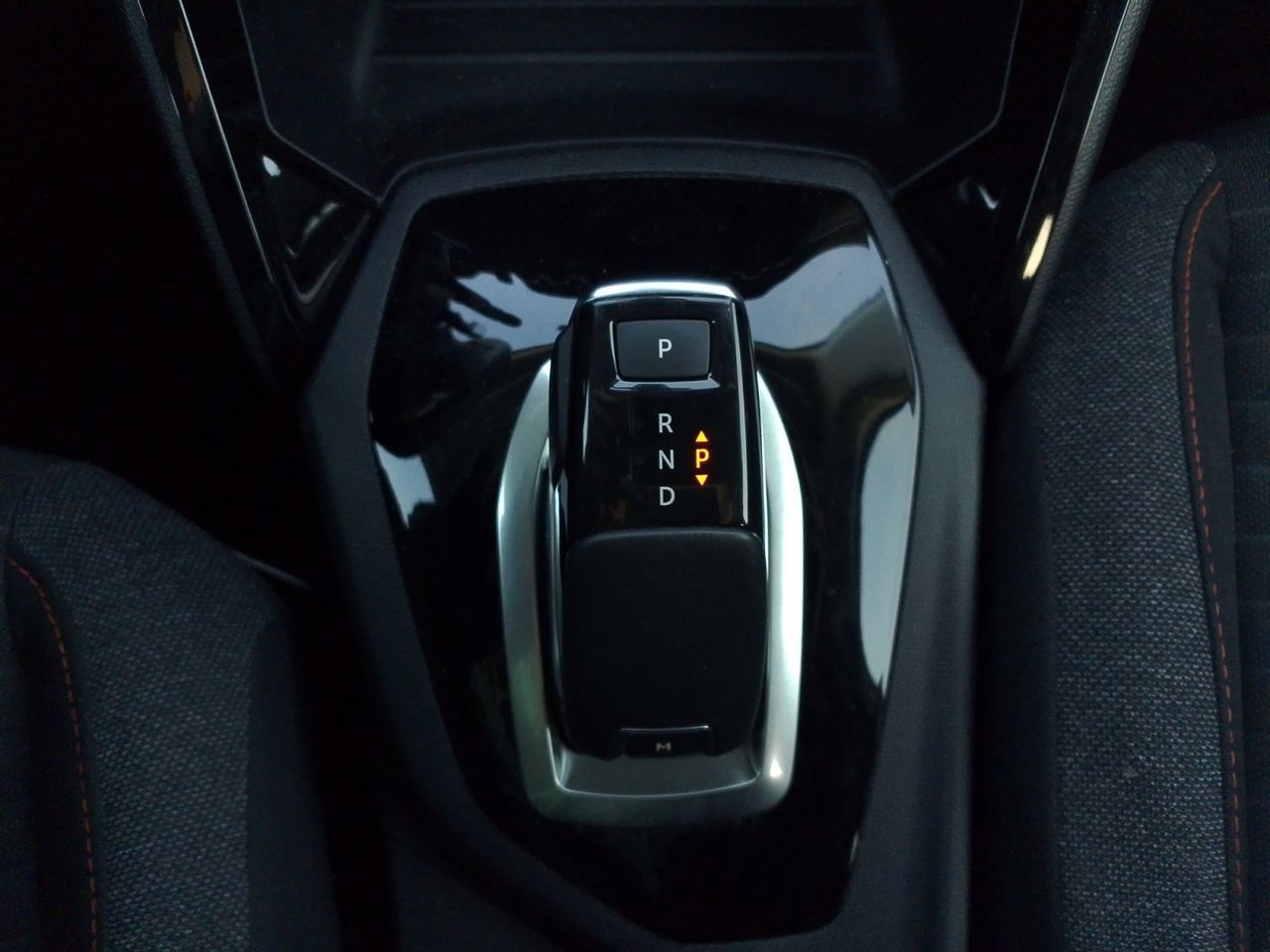 Peugeot 2008 PureTech 130 Allure EAT8 - foto 12