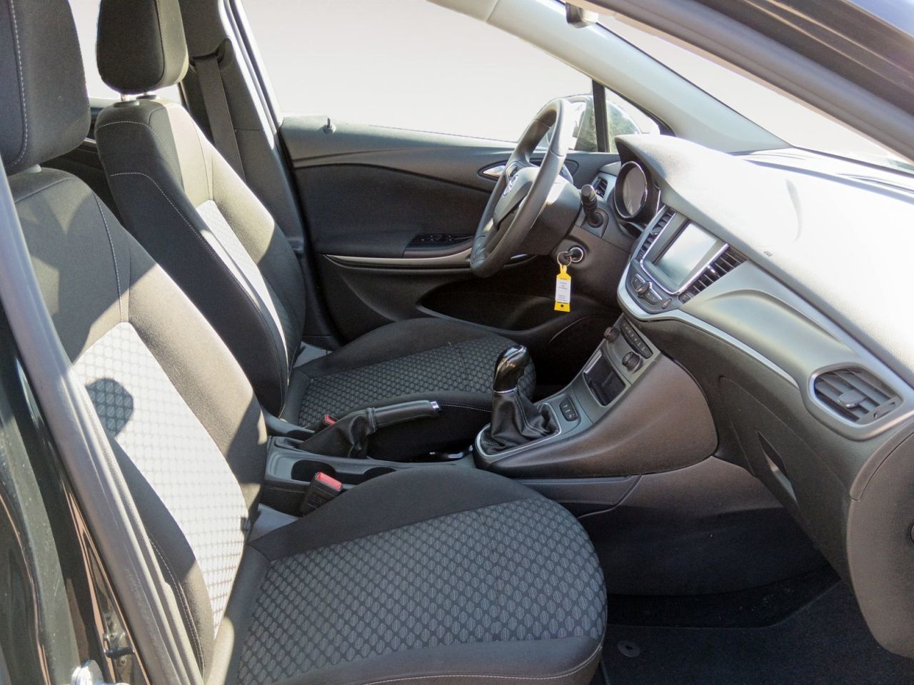 Opel Astra 1.2 Turbo SHL - foto 11