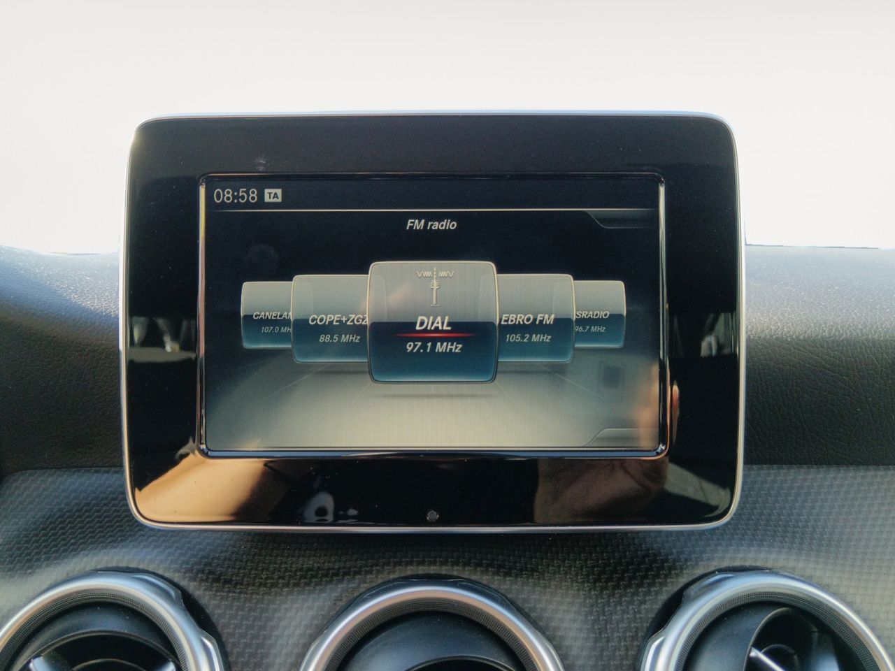 Mercedes-Benz GLA 180 - foto 16