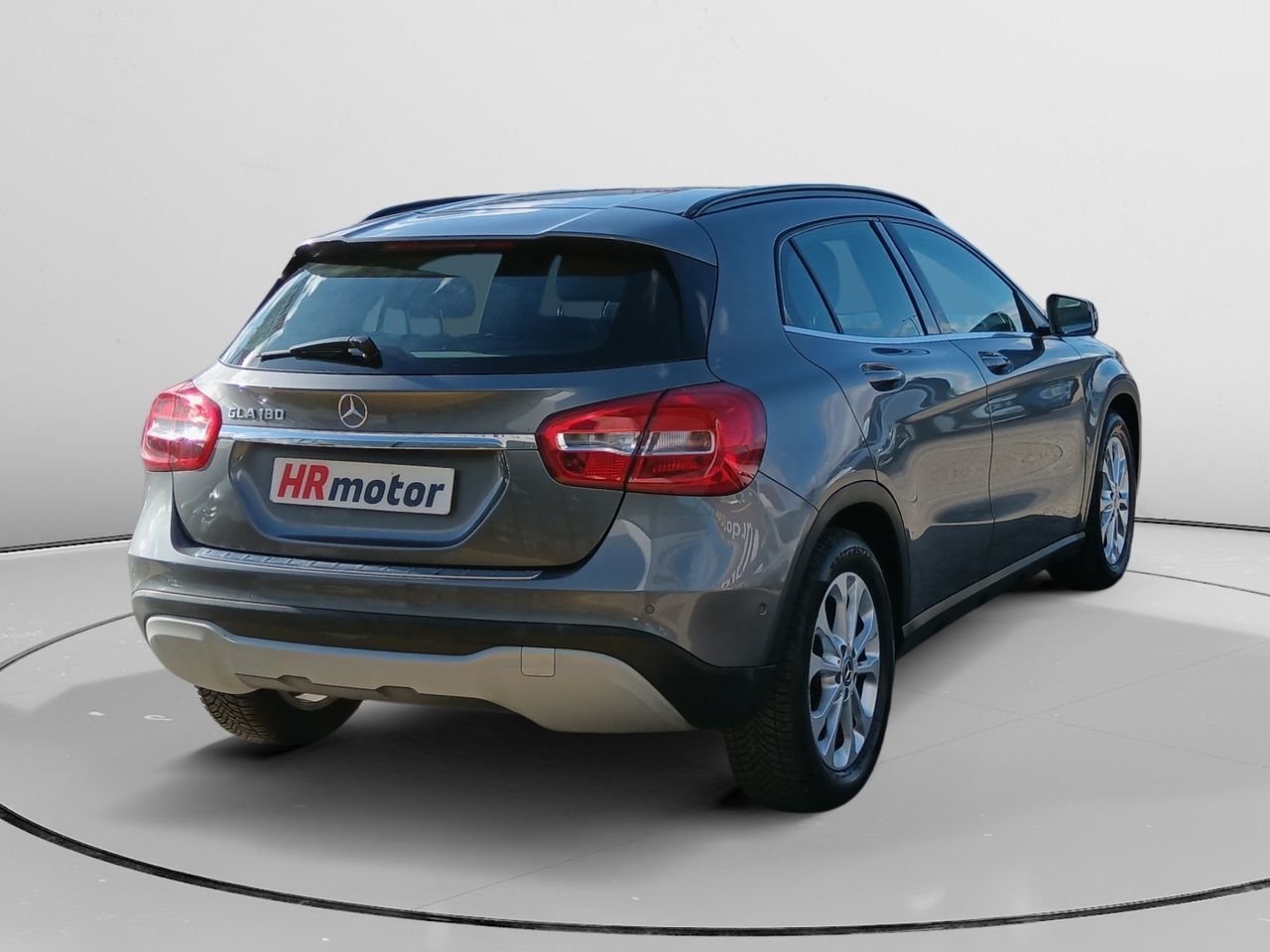 Mercedes-Benz GLA 180 - foto 2