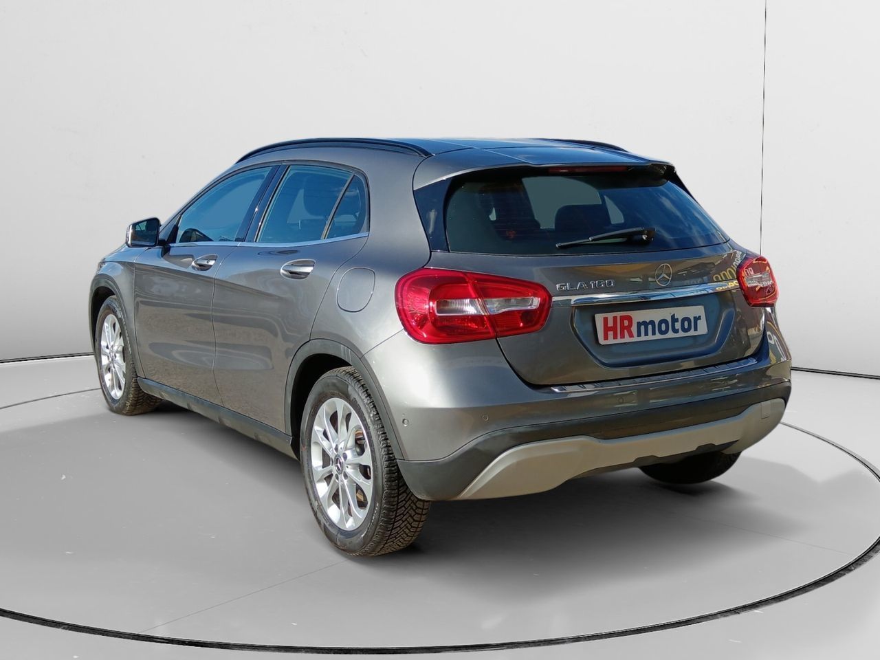 Mercedes-Benz GLA 180 - foto 4