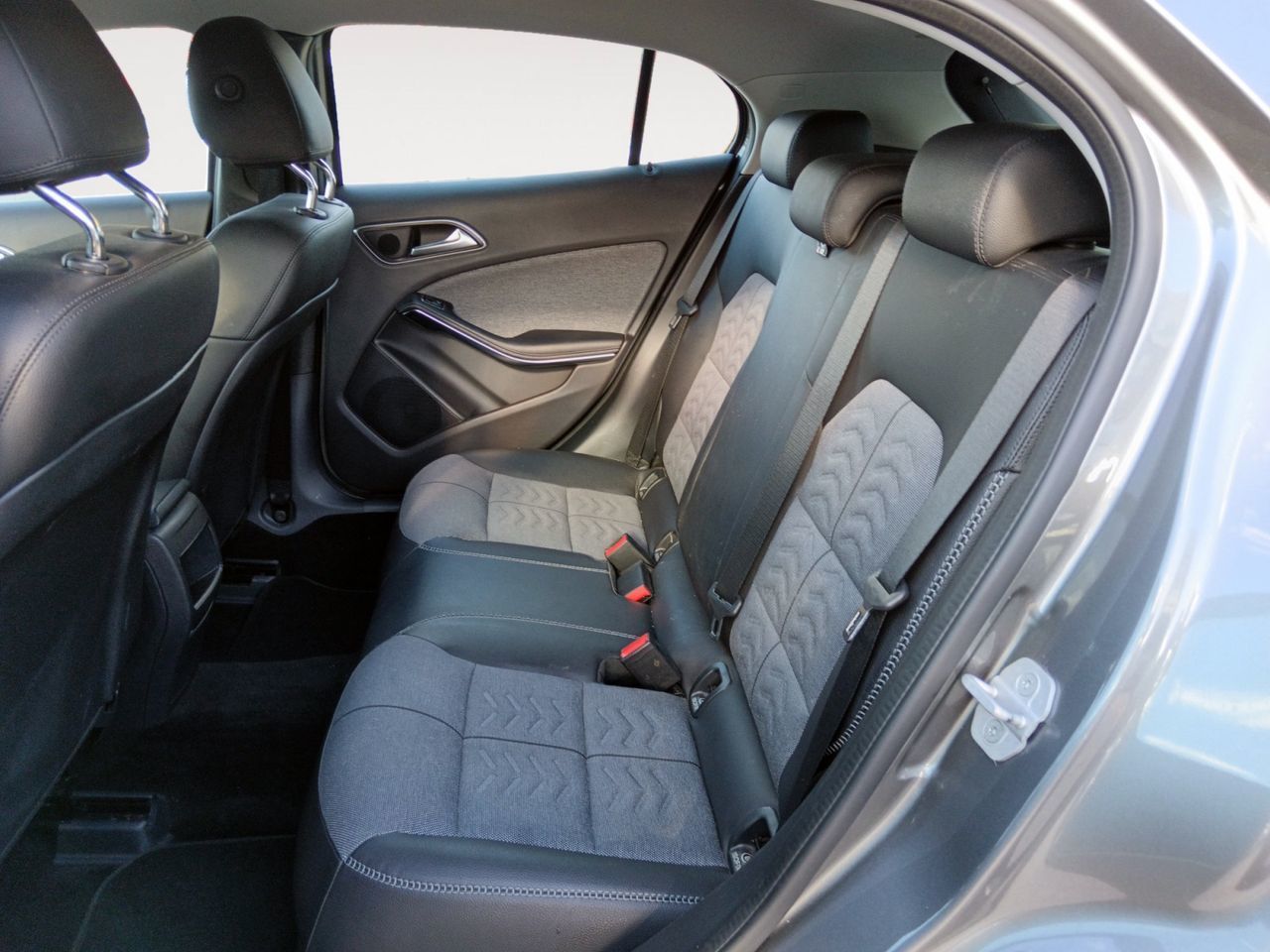 Mercedes-Benz GLA 180 - foto 10
