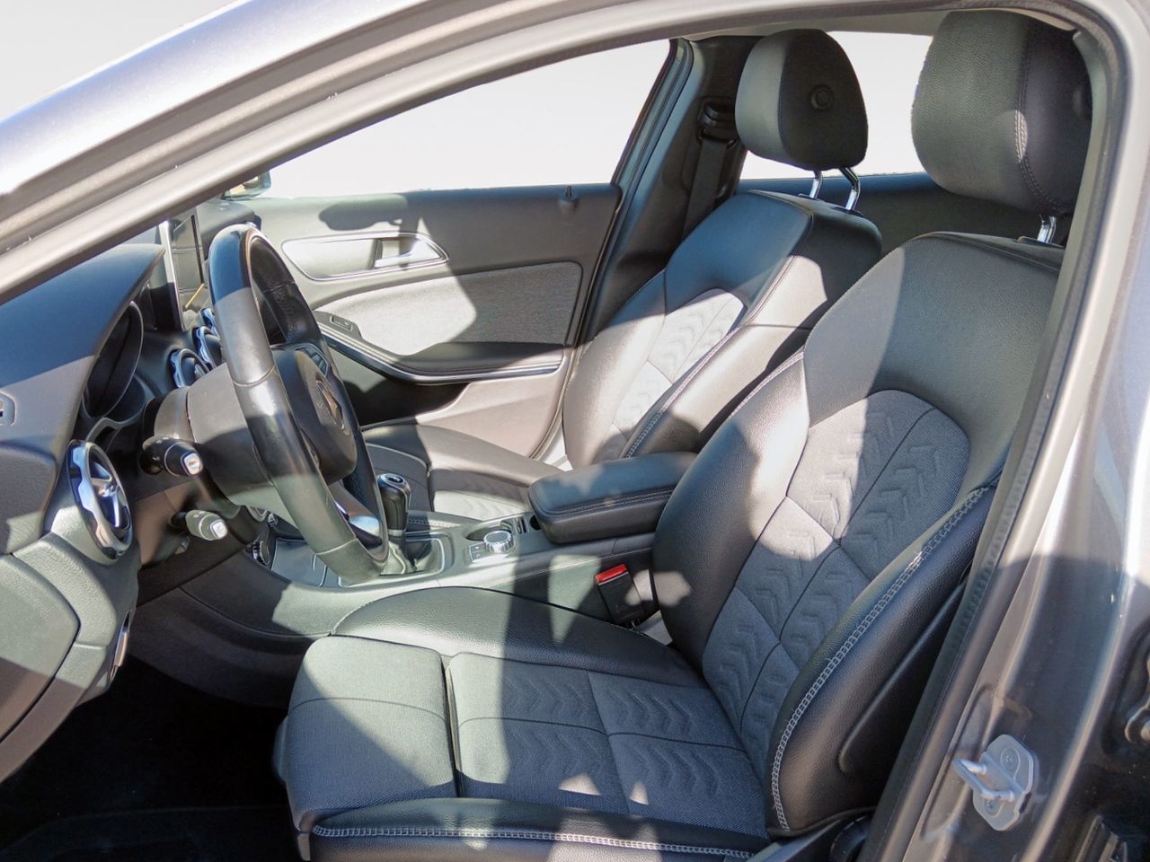 Mercedes-Benz GLA 180 - foto 9