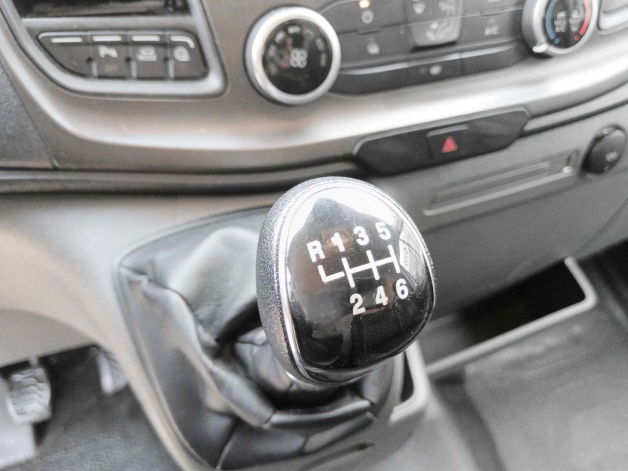 Ford Transit Furgon 310 L2H2 Trend - foto 13