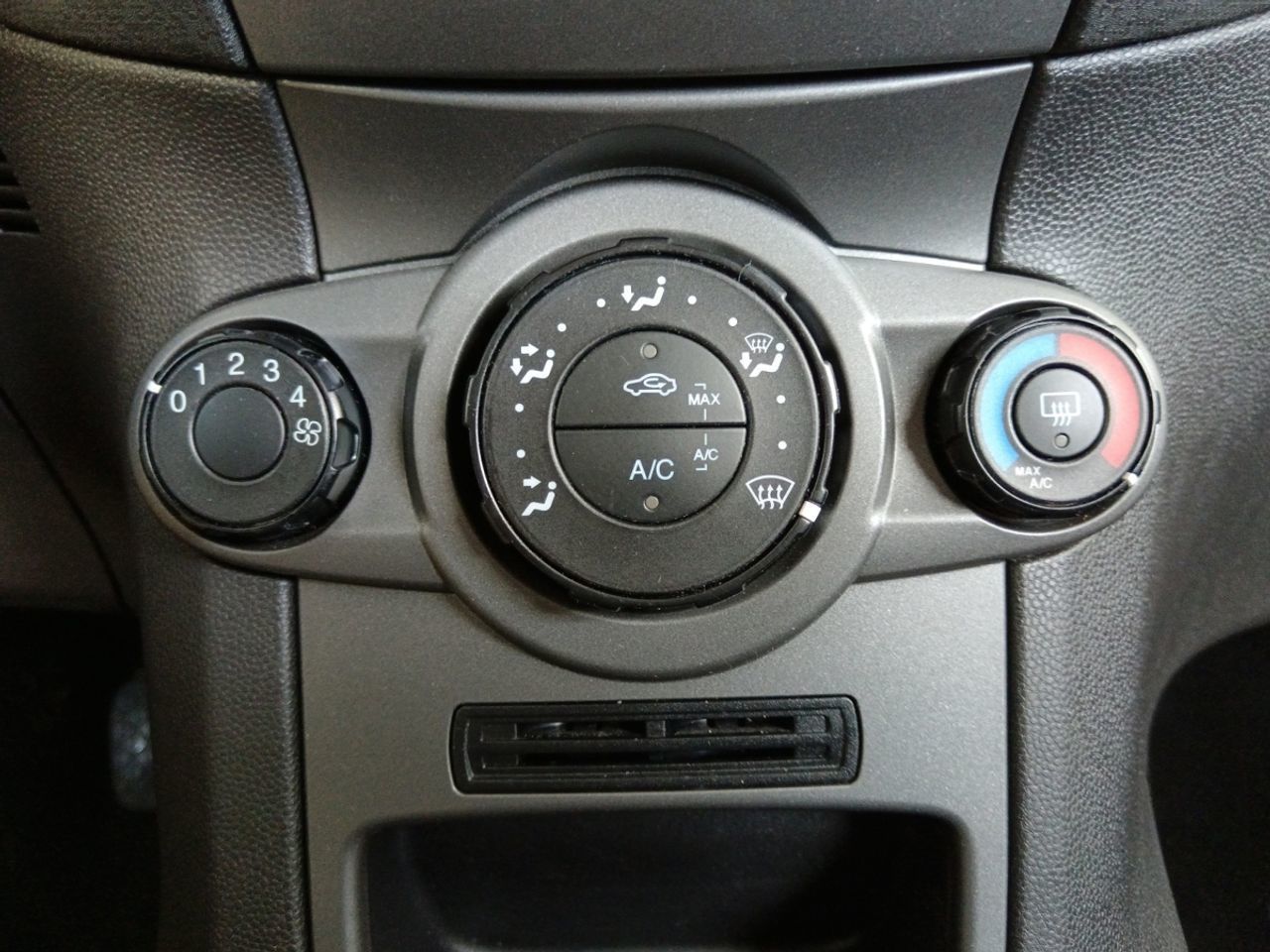Ford Fiesta 1.5 TDCi Trend - foto 14