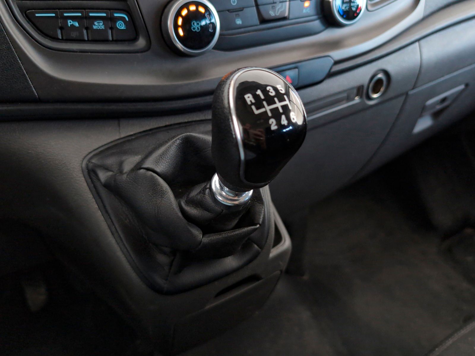 Ford Transit Custom Furgon 2.0 TDCi 320 L2 Trend - foto 15