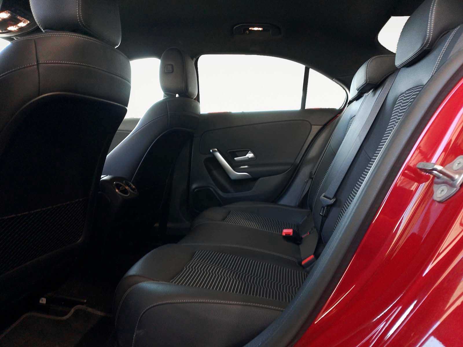 Mercedes-Benz Clase A 180 d Sedán - foto 11