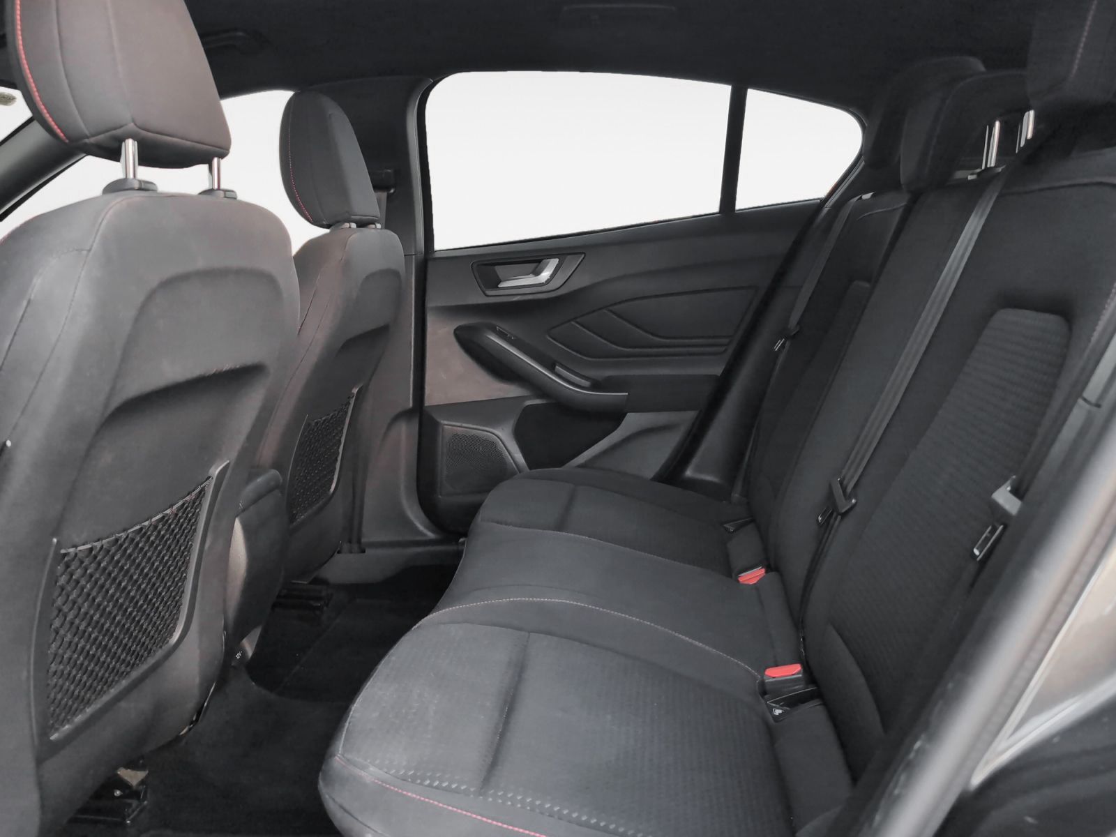 Ford Focus SportBreak 1.0 EcoBoost ST-Line - foto 13