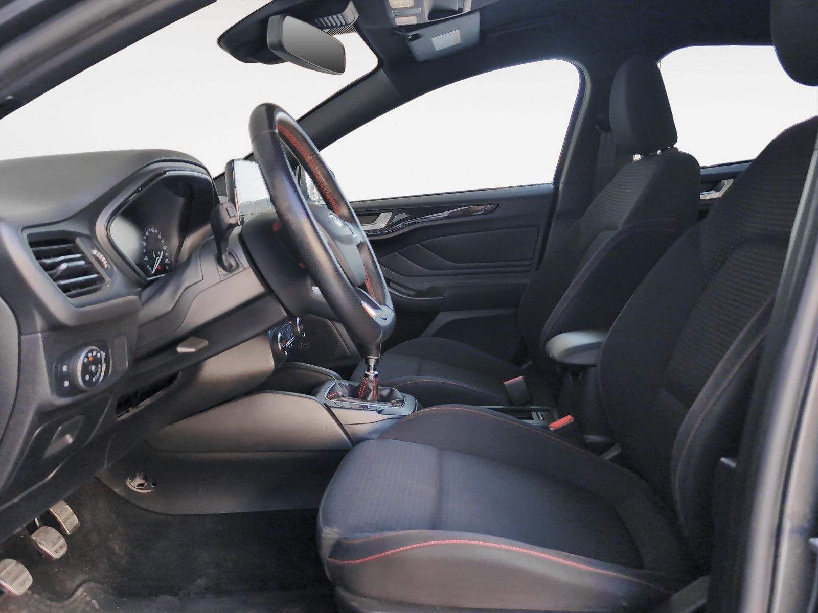 Ford Focus SportBreak 1.0 EcoBoost ST-Line - foto 12