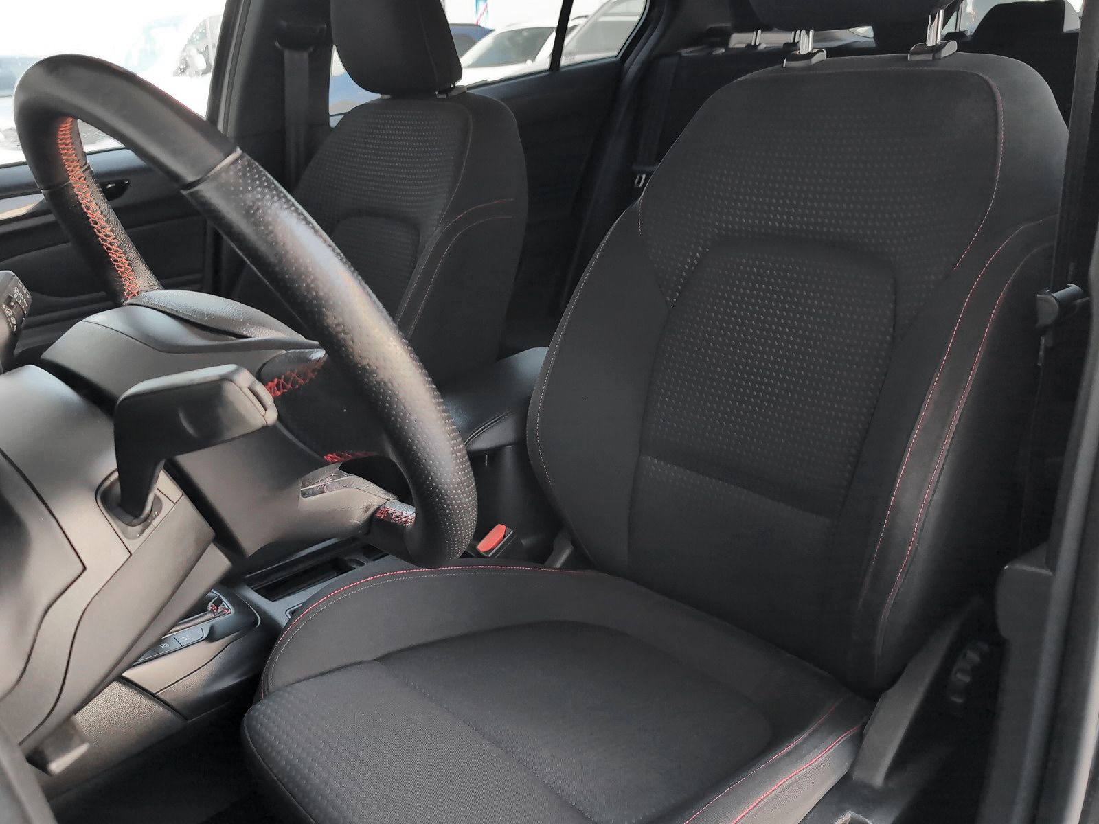 Ford Focus SportBreak 1.0 EcoBoost ST-Line - foto 24