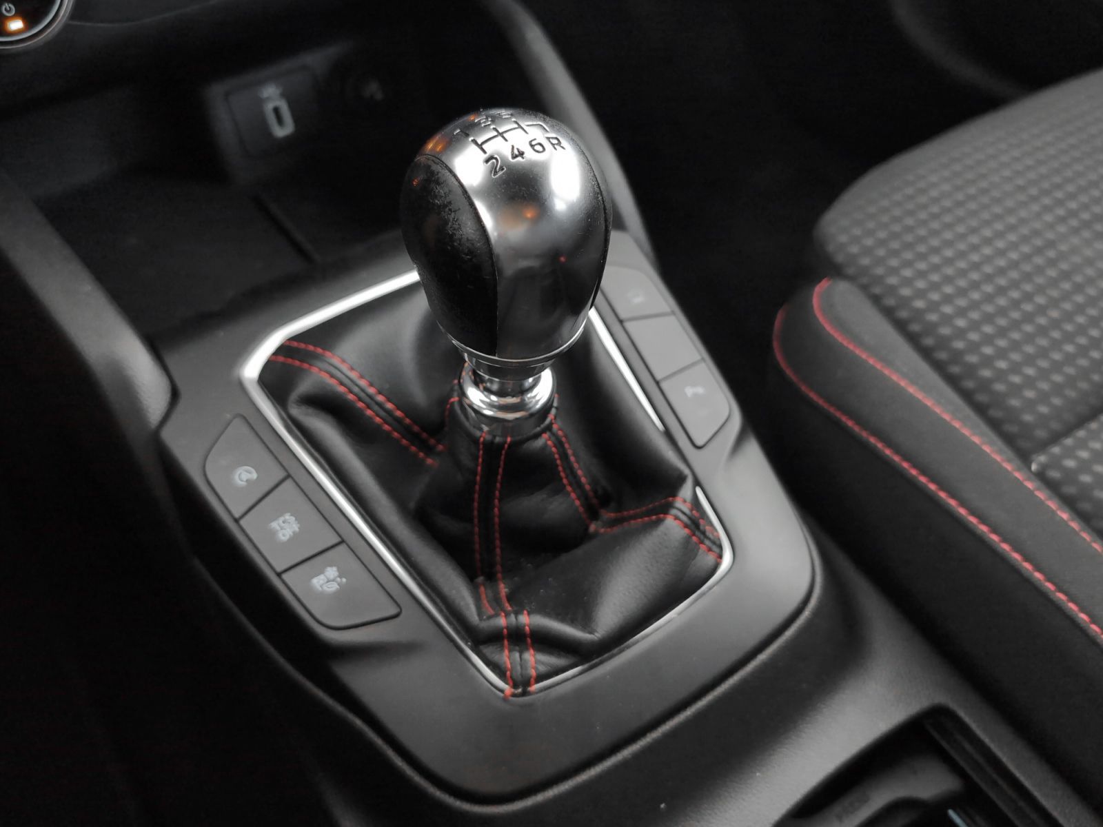 Ford Focus SportBreak 1.0 EcoBoost ST-Line - foto 16