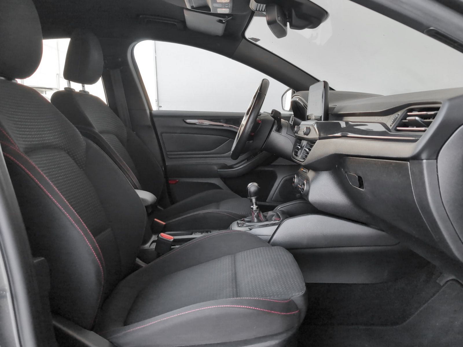 Ford Focus SportBreak 1.0 EcoBoost ST-Line - foto 14