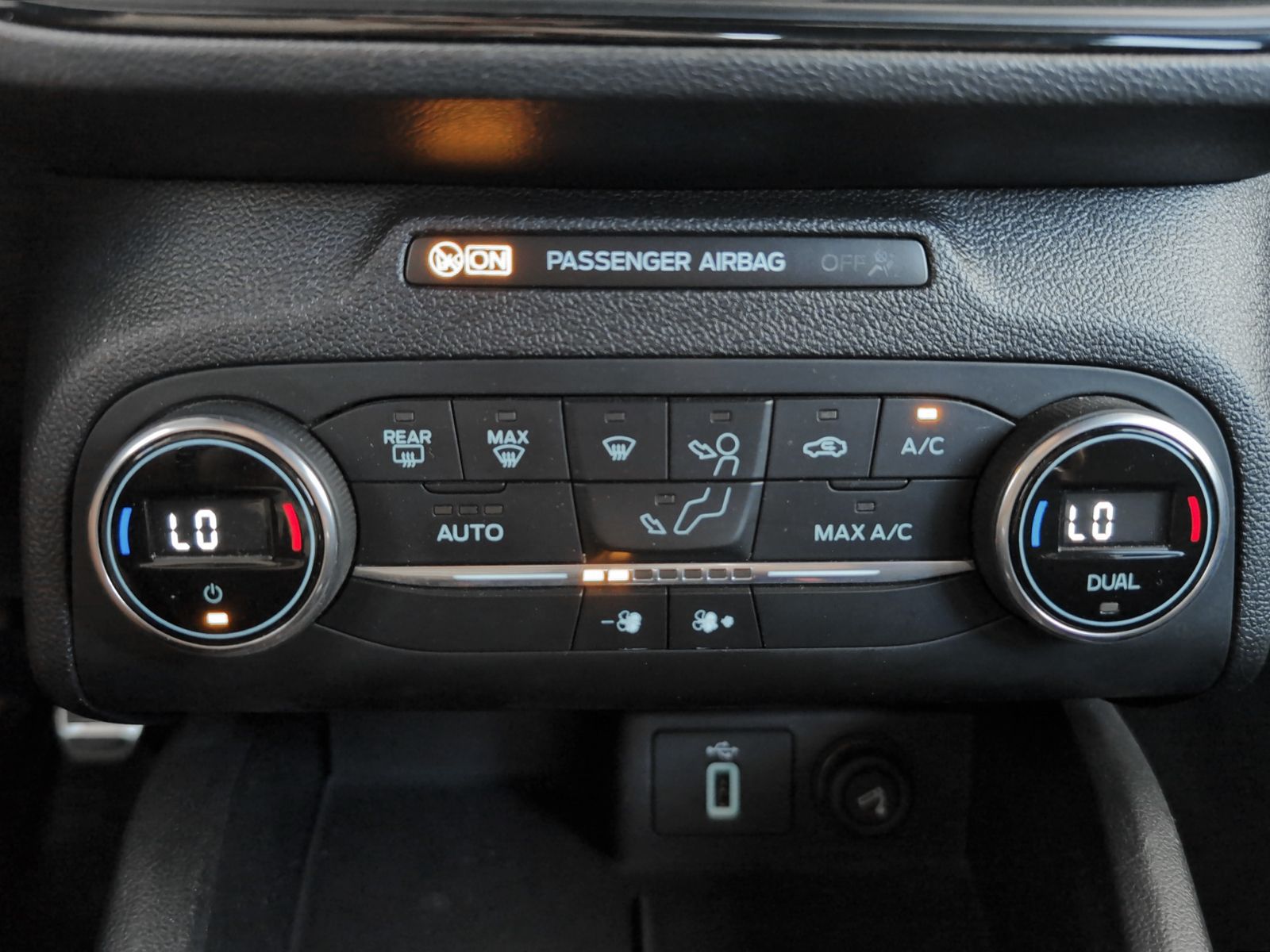 Ford Focus SportBreak 1.0 EcoBoost ST-Line - foto 23