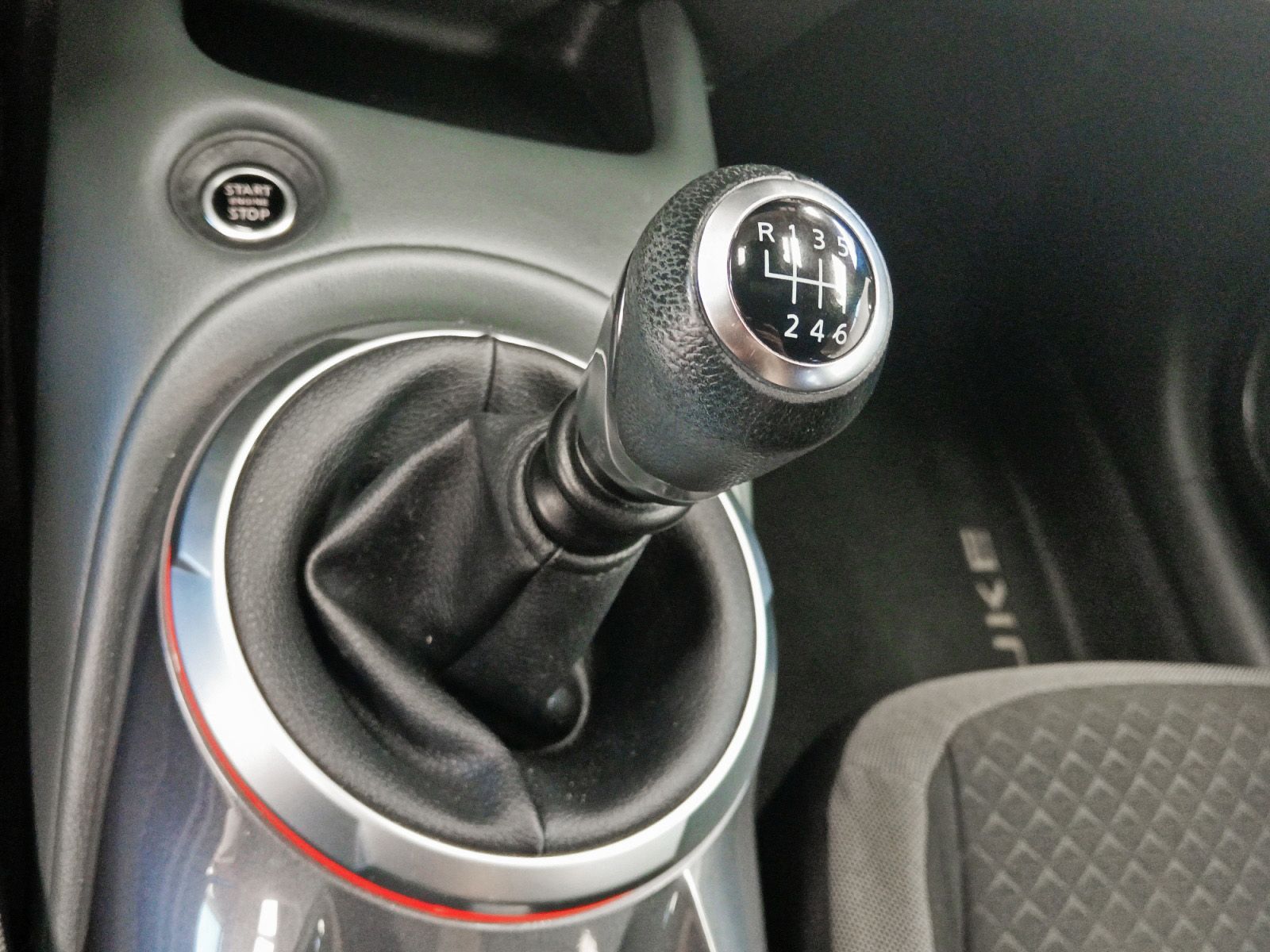 Nissan Juke DIG-T Visia 4x2 - foto 14