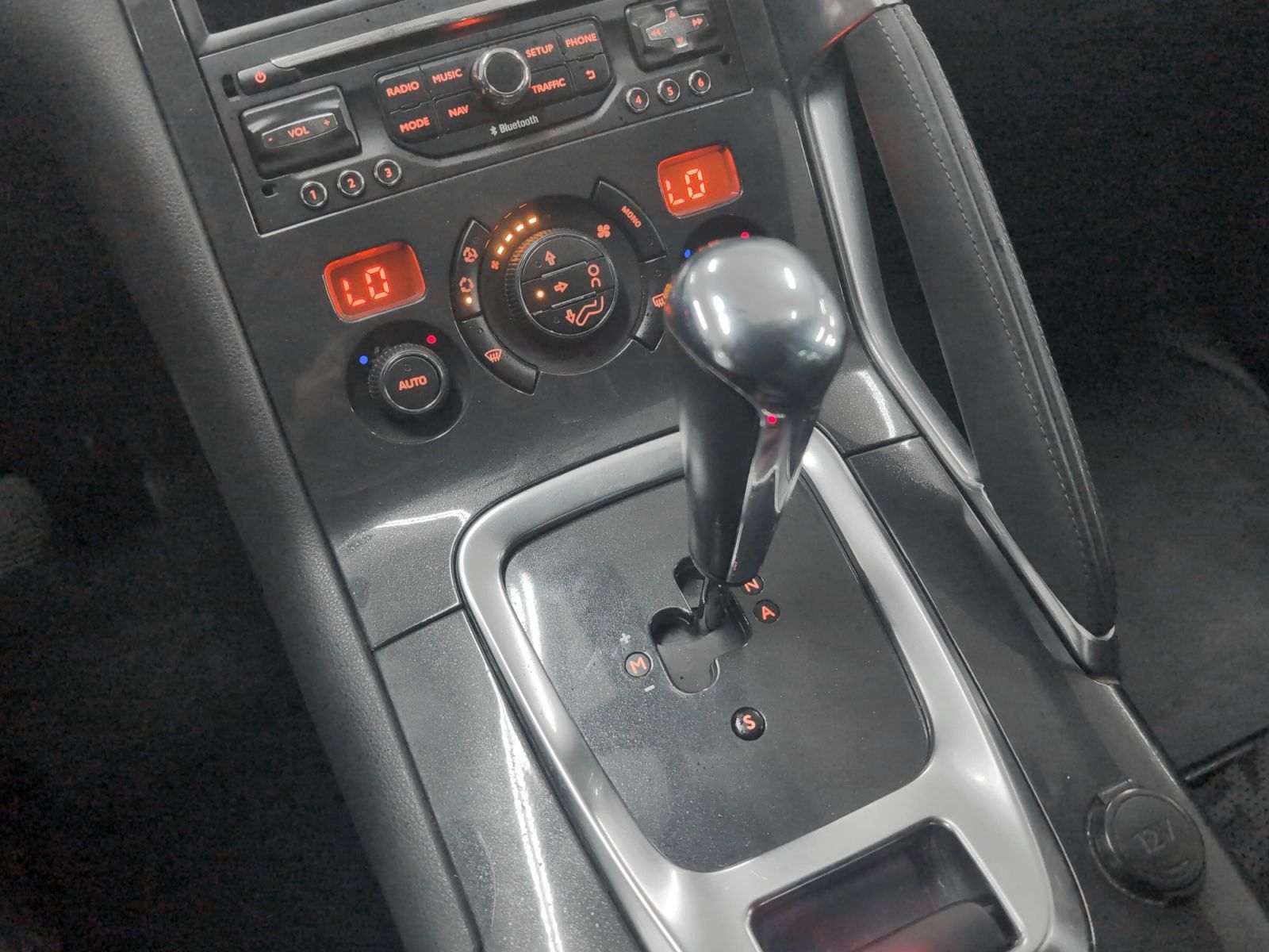 Peugeot 3008 1.6 HDi Active FAP - foto 15