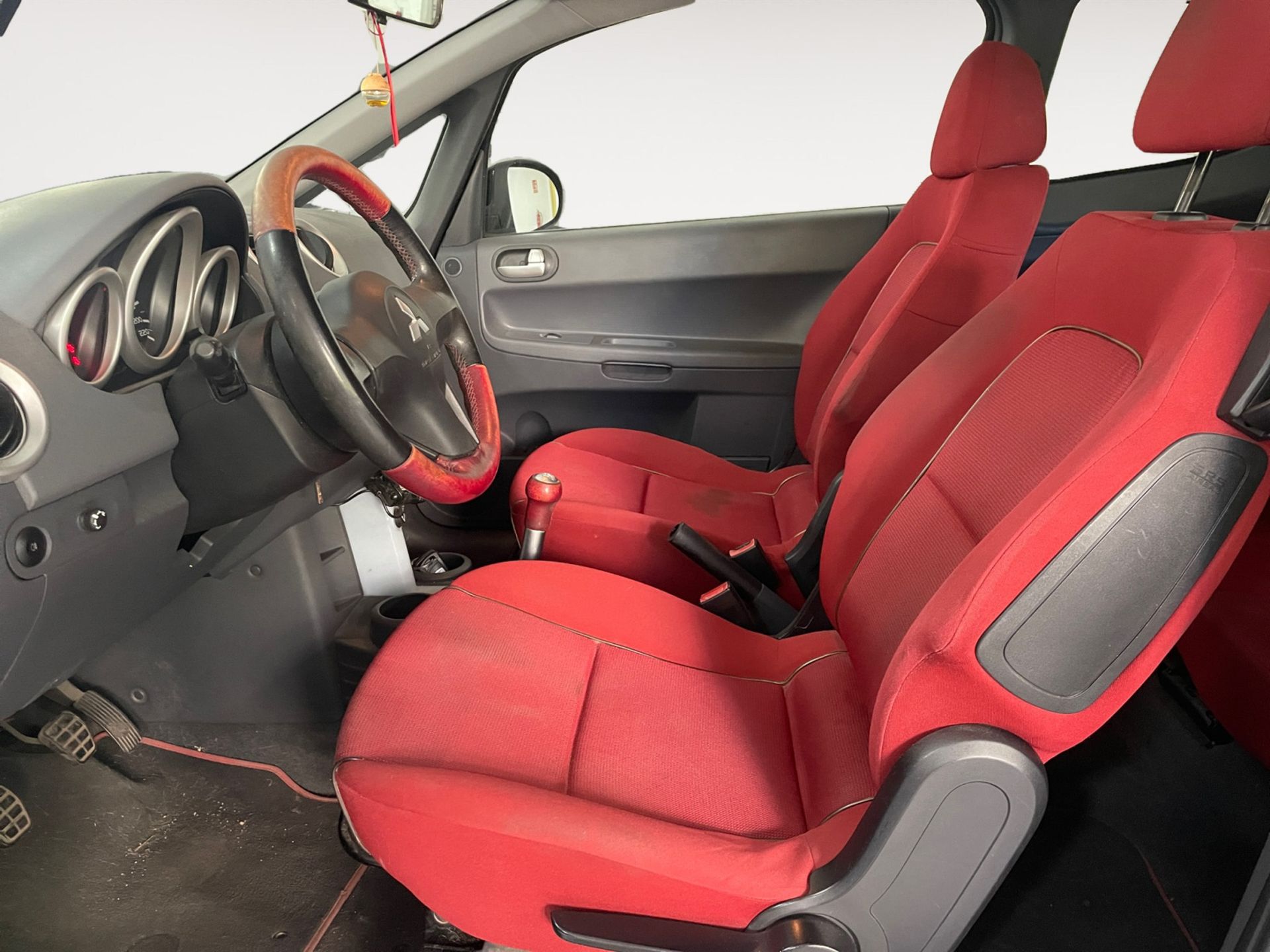 Mitsubishi Colt 1.3 16v Invite - foto 8