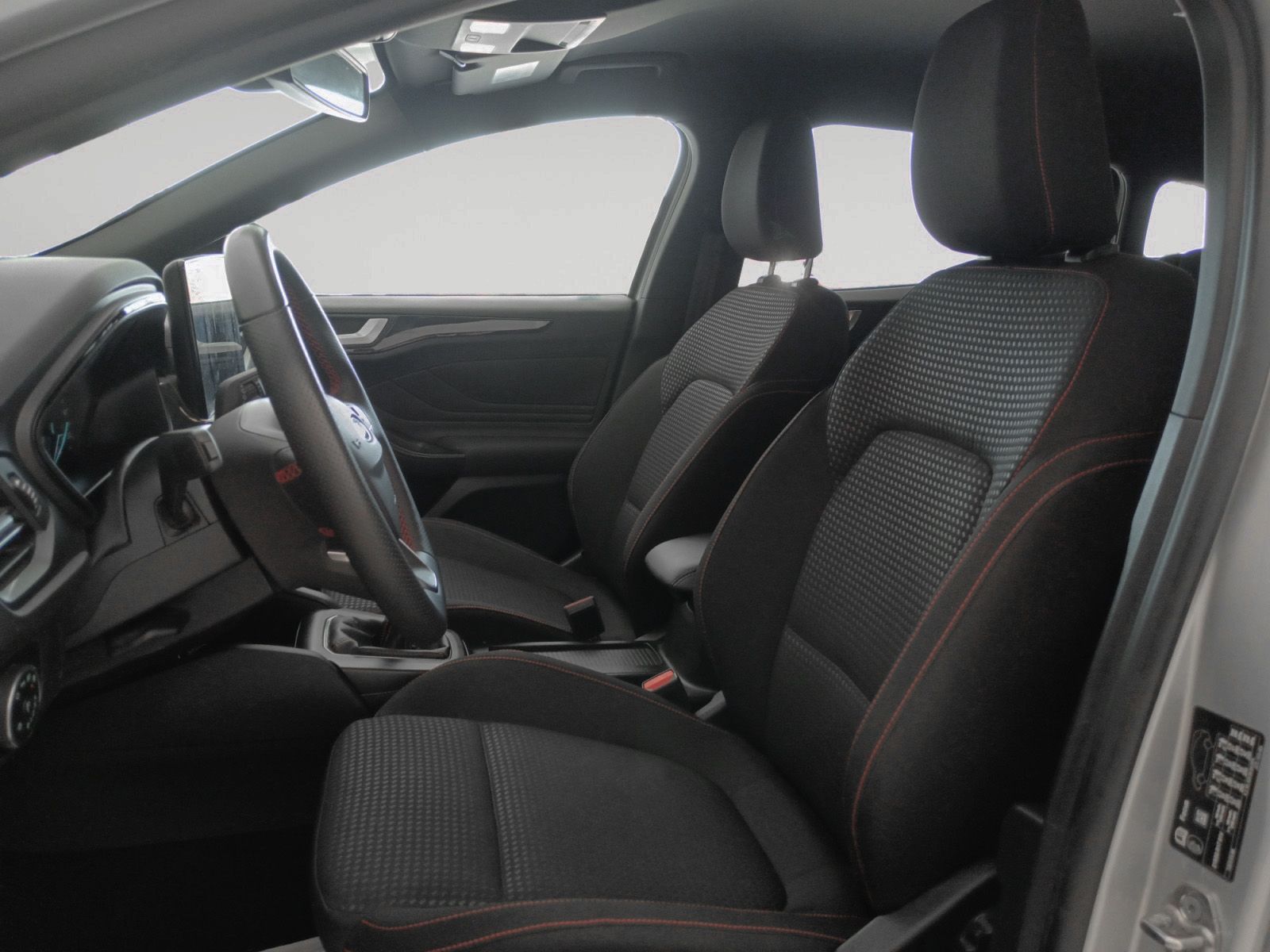 Ford Focus SportBreak 1.0 EcoBoost MHEV ST-Line - foto 10