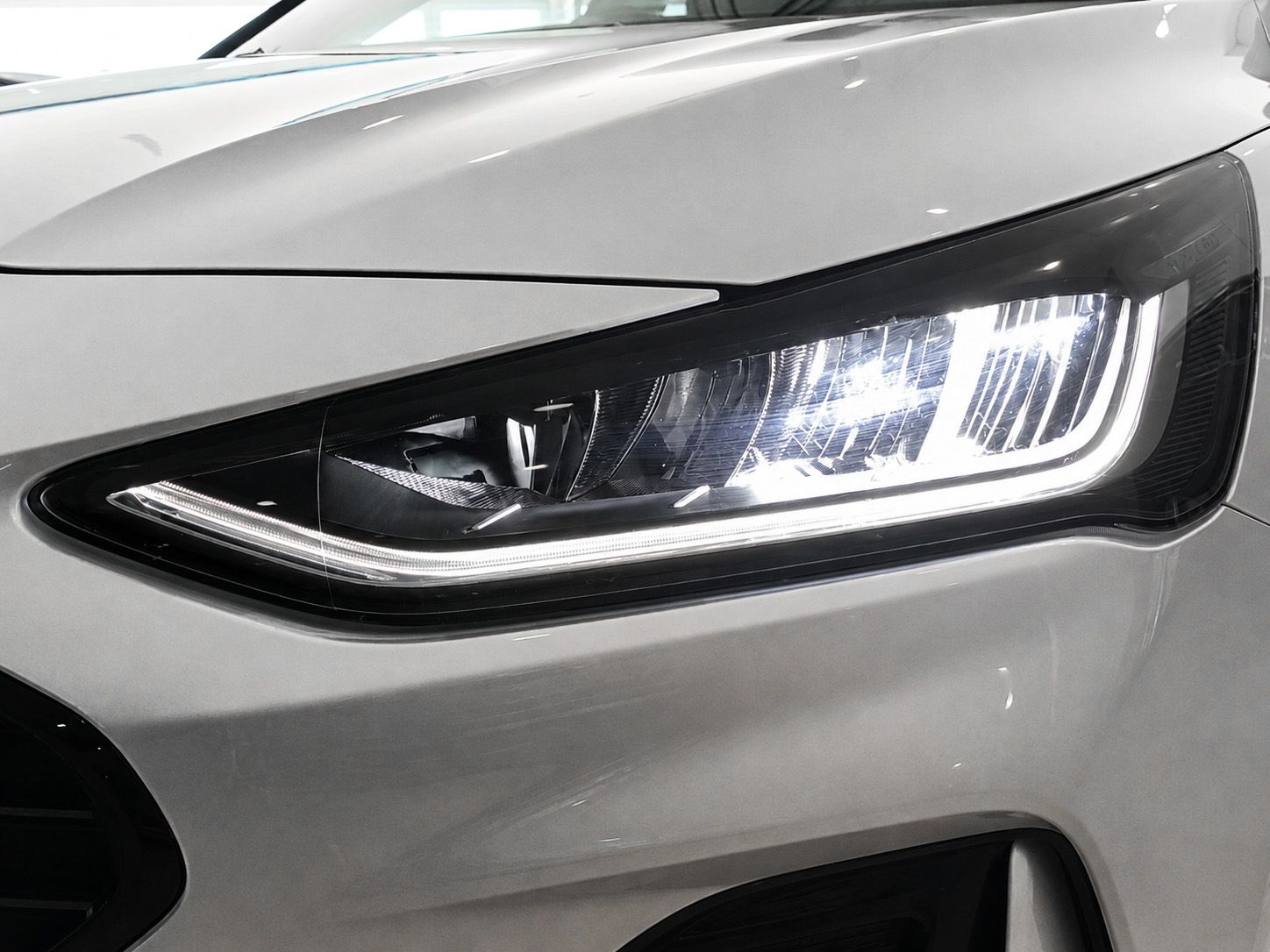 Ford Focus SportBreak 1.0 EcoBoost MHEV ST-Line - foto 24