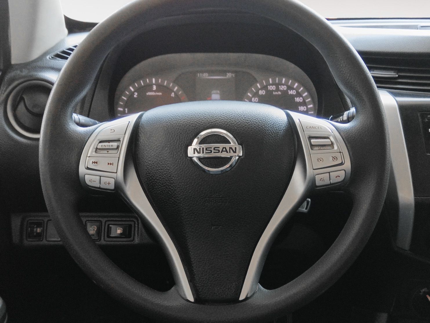 Nissan Navara PickUp 2.3 dCi Doble Cabina Visia - foto 9